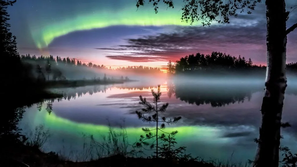 Finland_Nurmes_mirror_aurora.-jpg-1600x900-1024x576.jpg