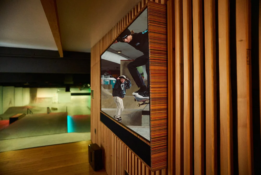  Leon craftsman Rhett Smith hand-assembled hundreds of layers to create the frame’s unique effect. 