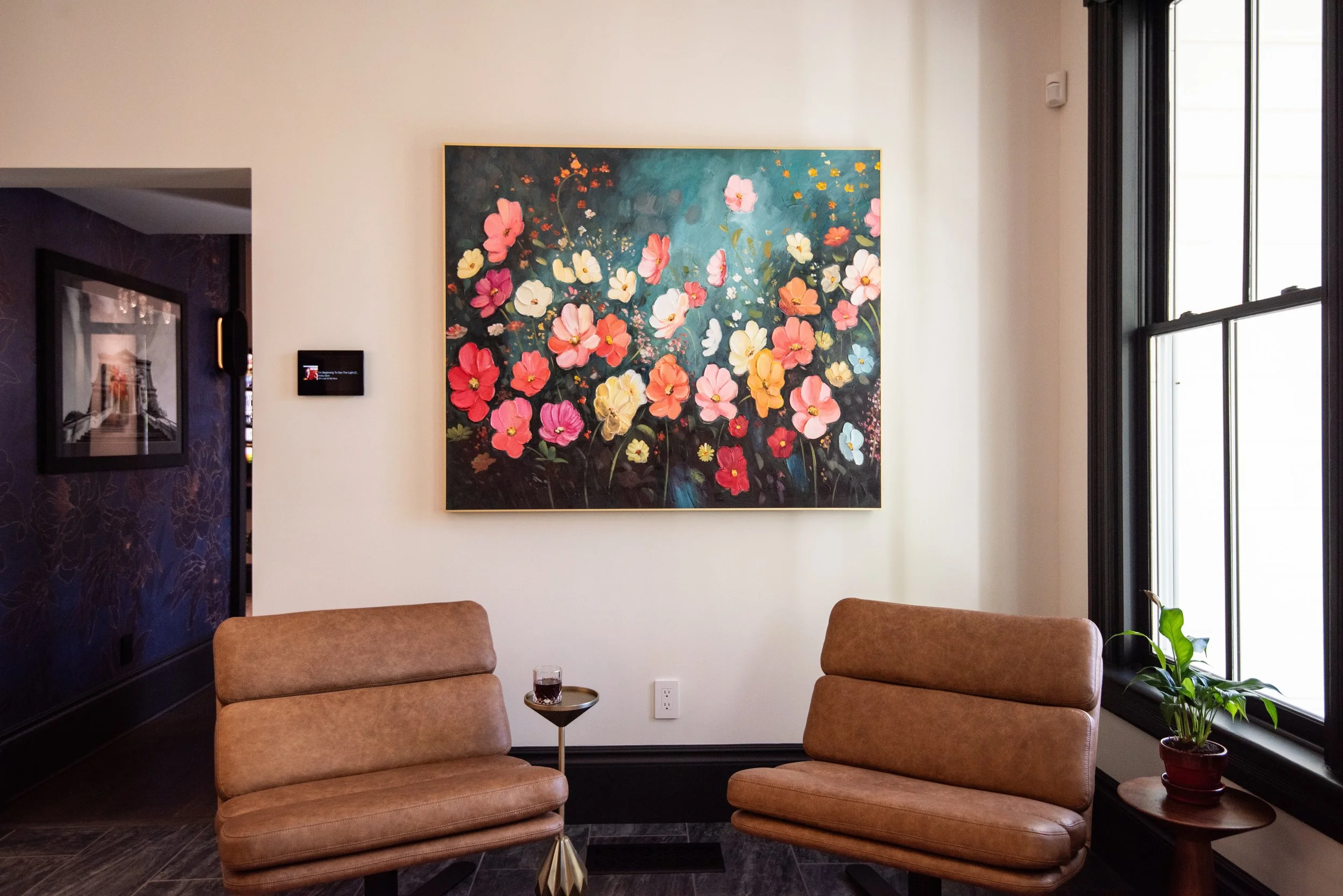  Revealing the TV underneath at the press of a button, Leon’s Illusion Moving Art Lift maximizes both the form and function of a small wall area. 