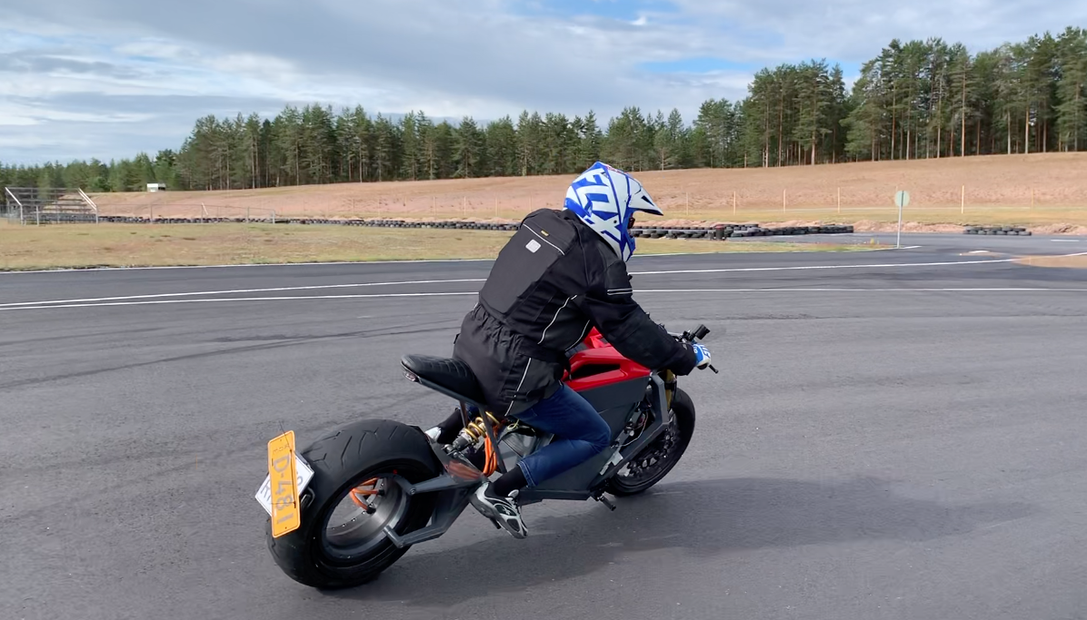 The E2 accelerating out of the main hairpin