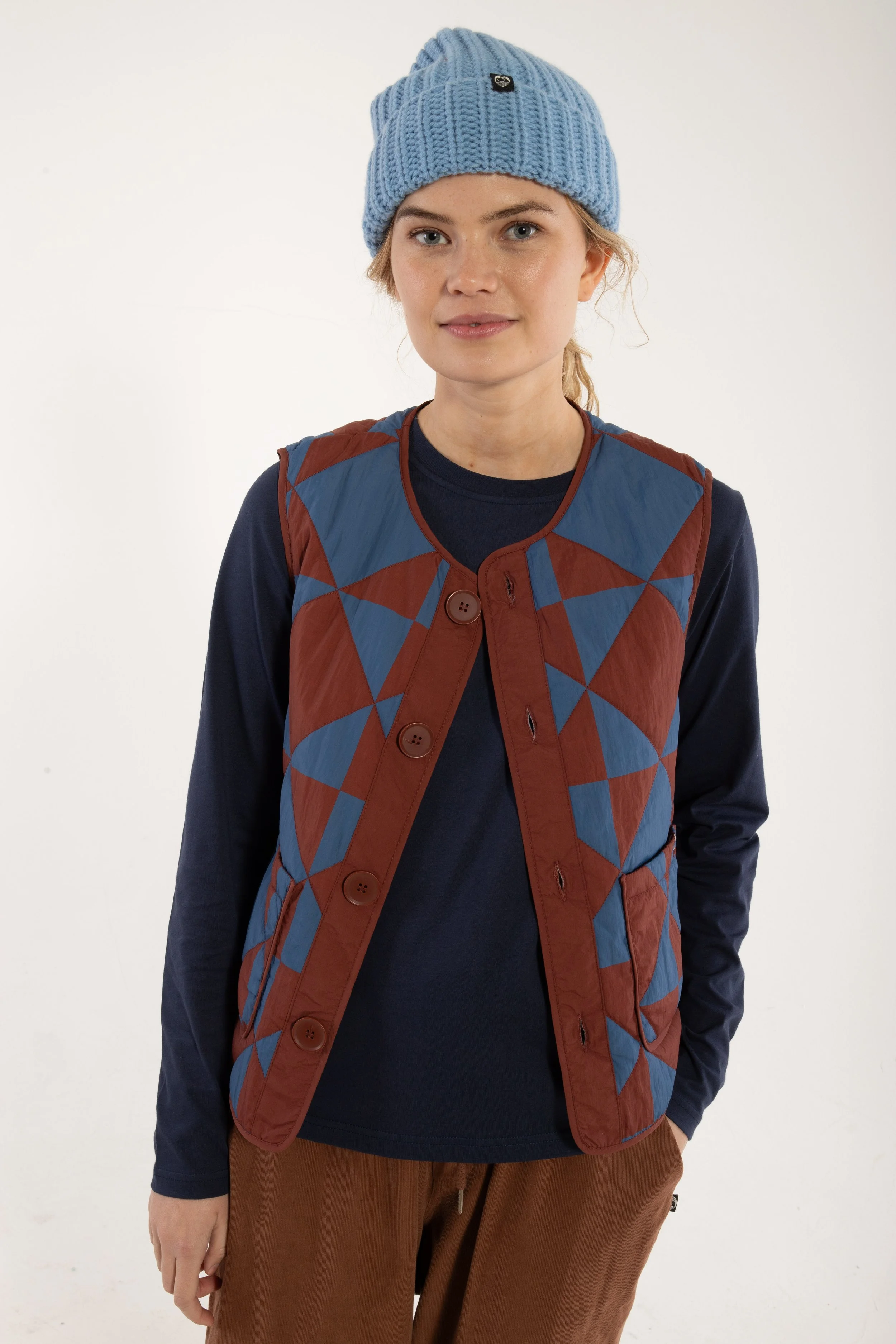 DANEFIELD_AOP_THERMO_VEST_DK_BRICK_WARM_BLUE_DIAMETRIC0.jpg