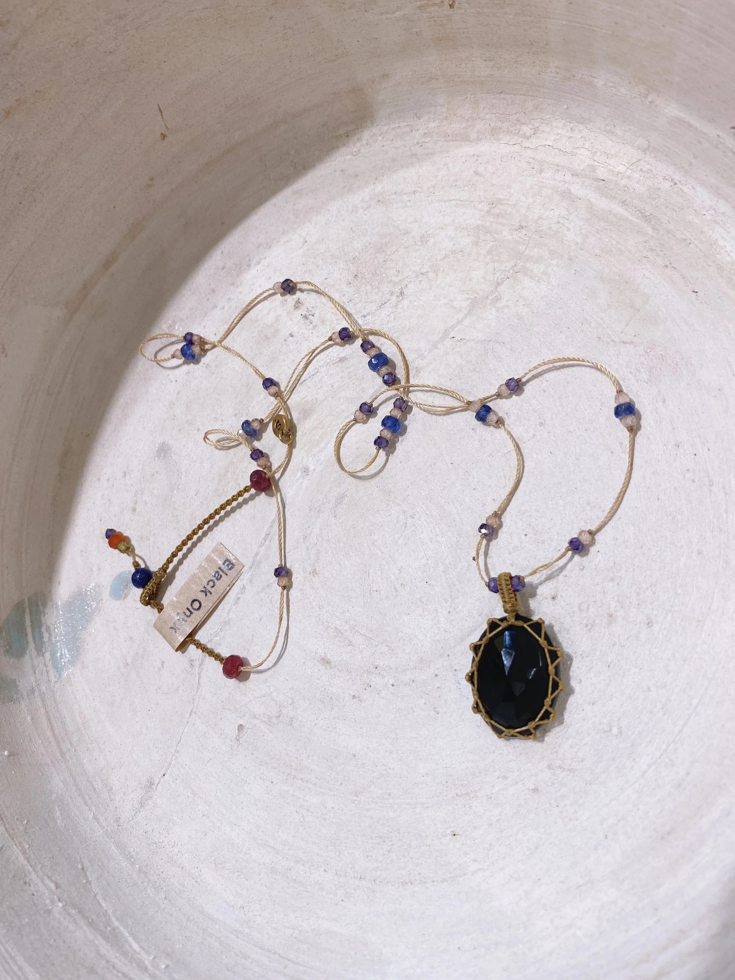 Sharing -  Short necklace - black onyx