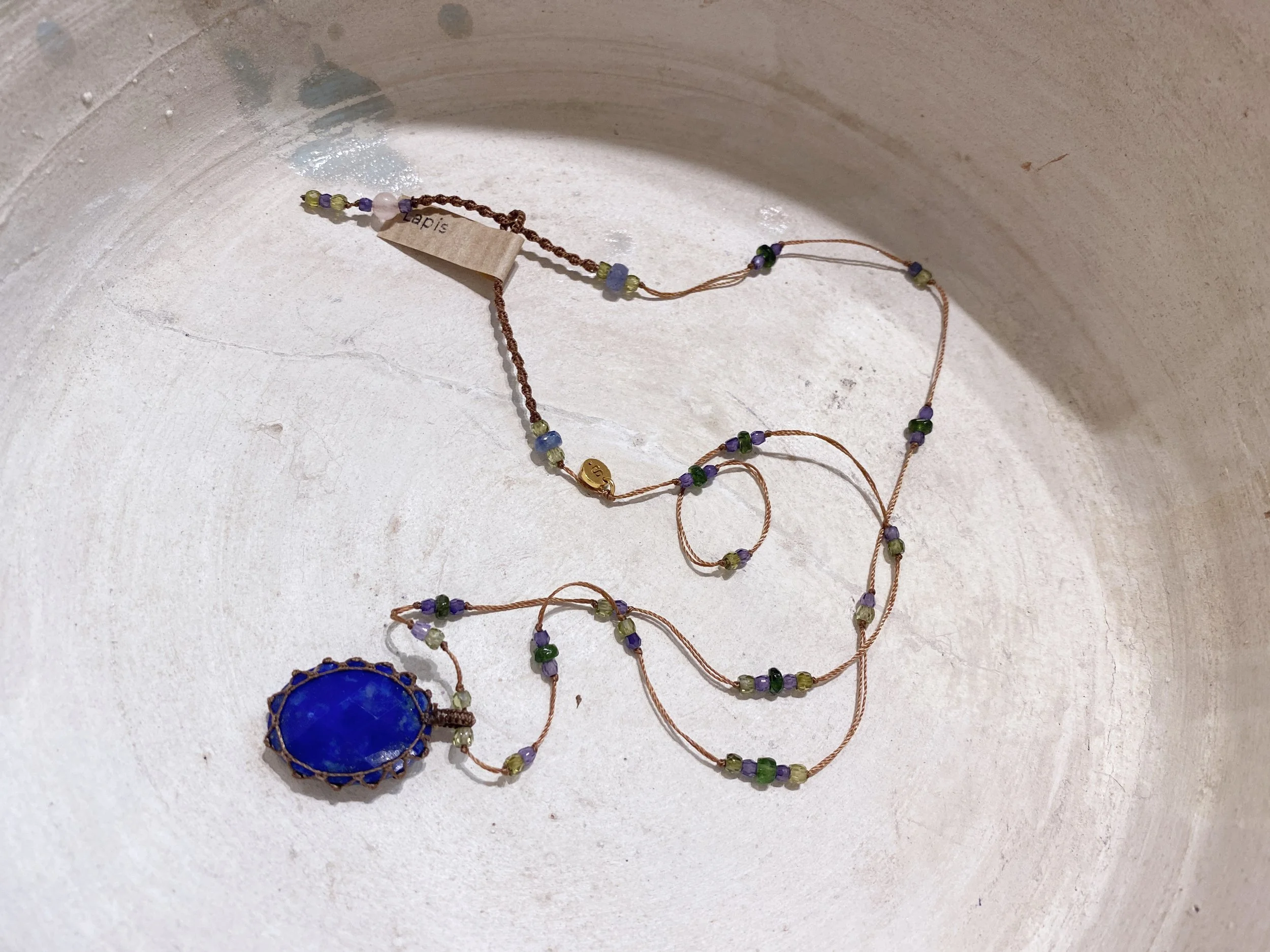 Sharing - Short necklace - lapis