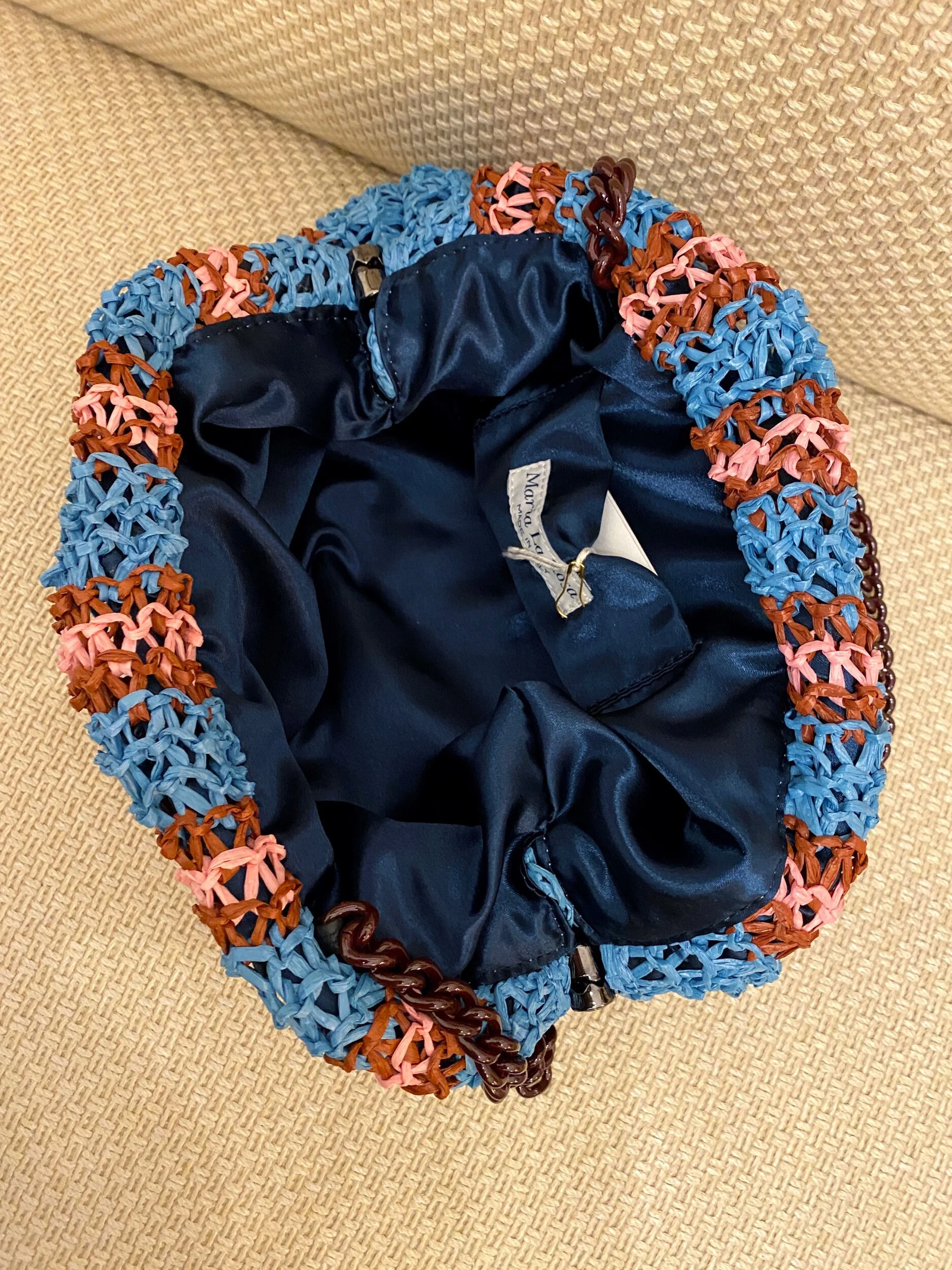 B8518BC1-83DE-4E86-8447-06F250EEC4FB