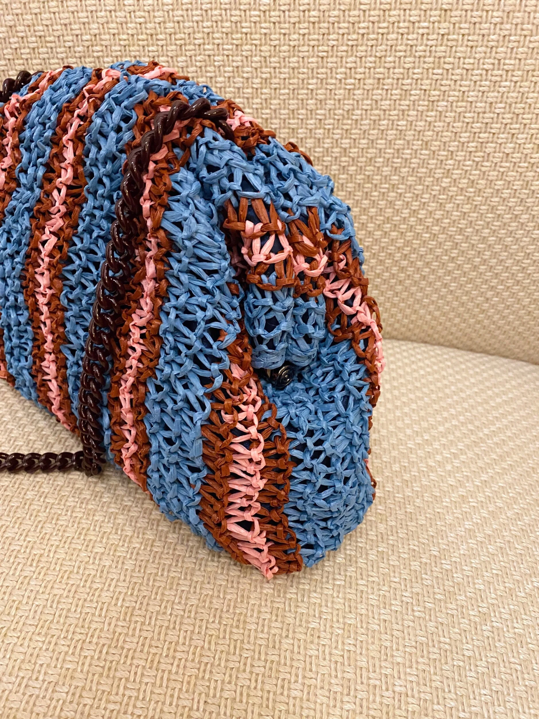 EB580B9B-3B88-4A39-9411-E67C1612D547