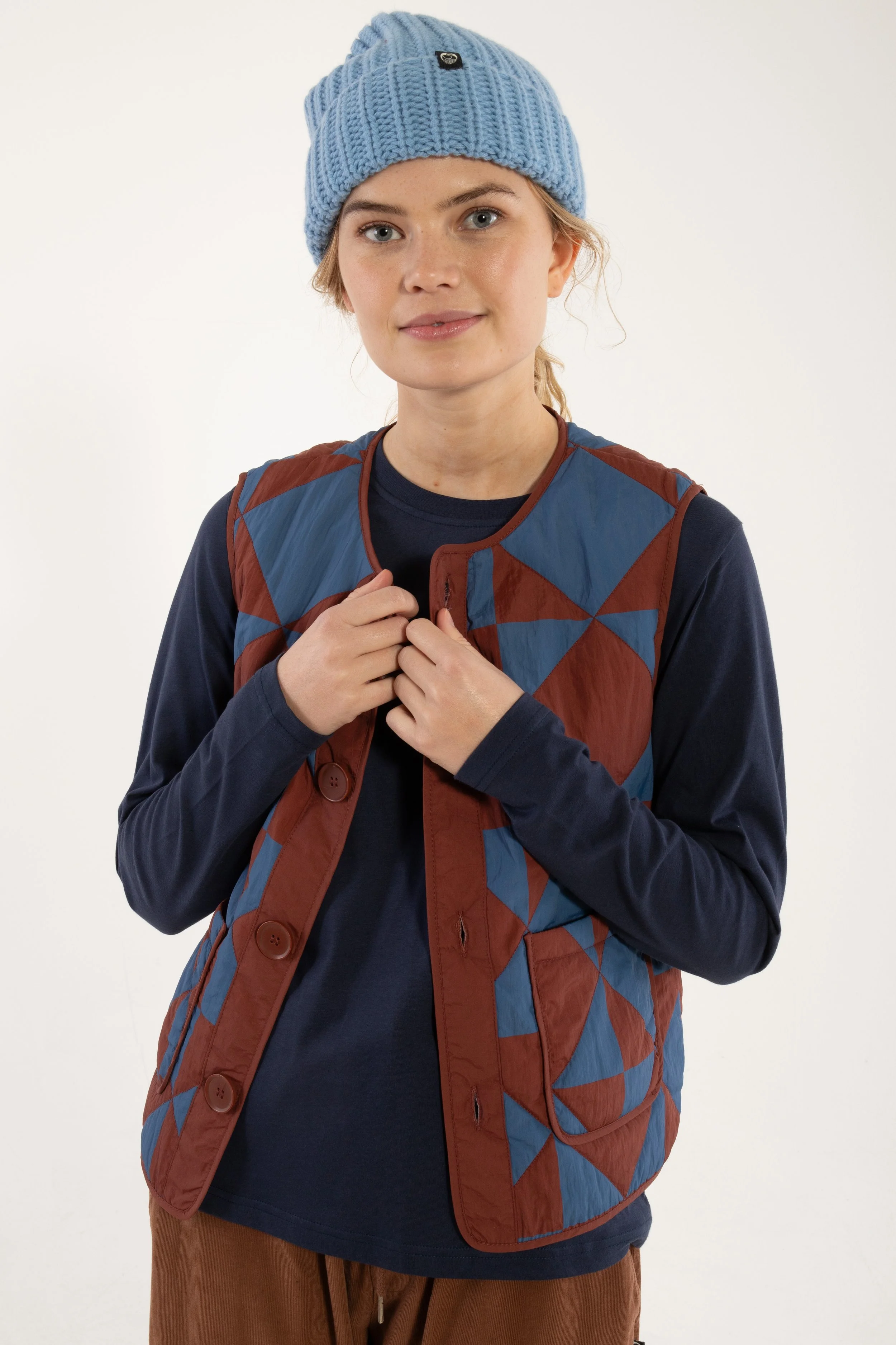 DANEFIELD_AOP_THERMO_VEST_DK_BRICK_WARM_BLUE_DIAMTERIC3.jpg