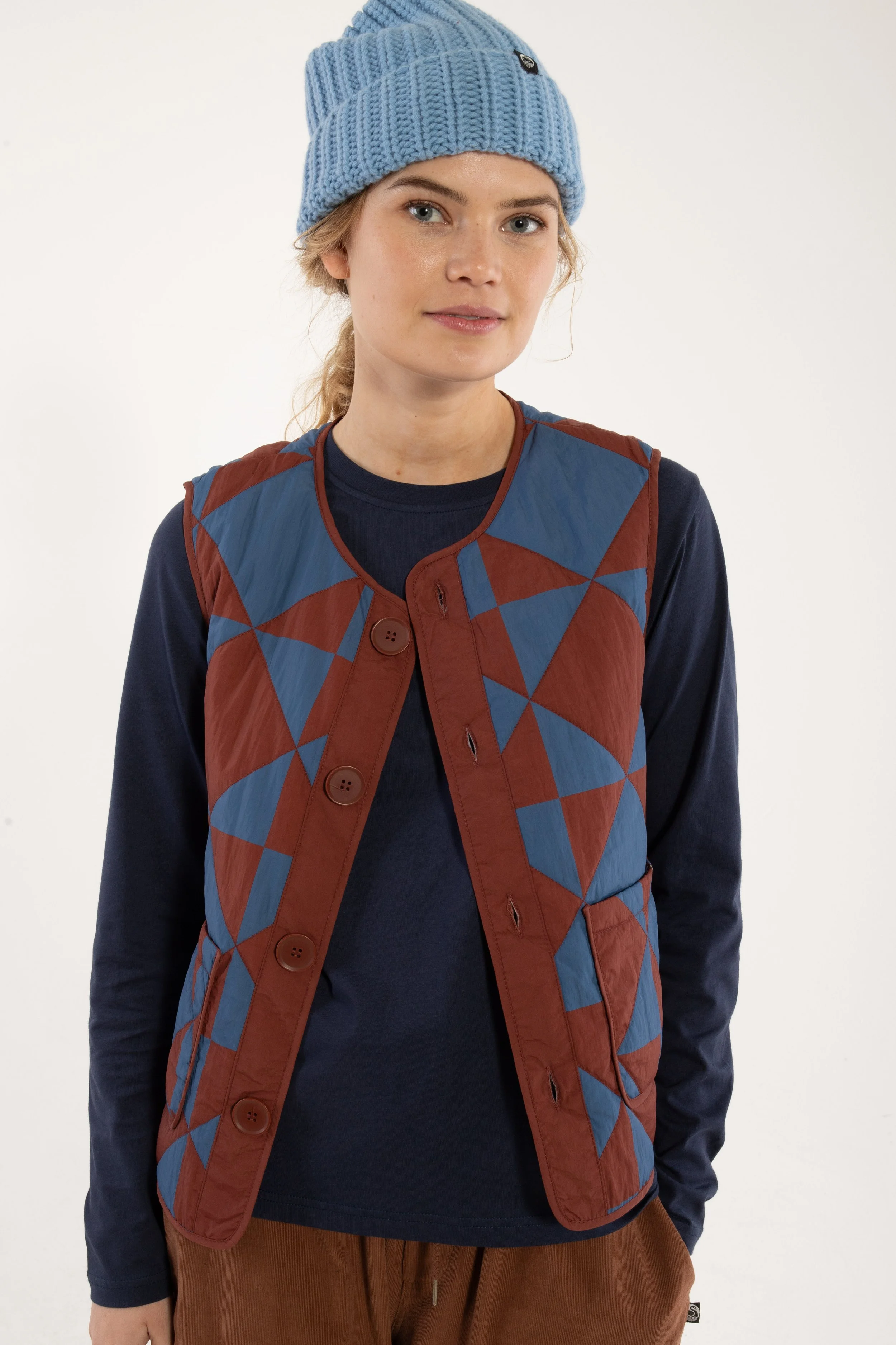 DANEFIELD_AOP_THERMO_VEST_DK_BRICK_WARM_BLUE_DIAMTERIC2.jpg