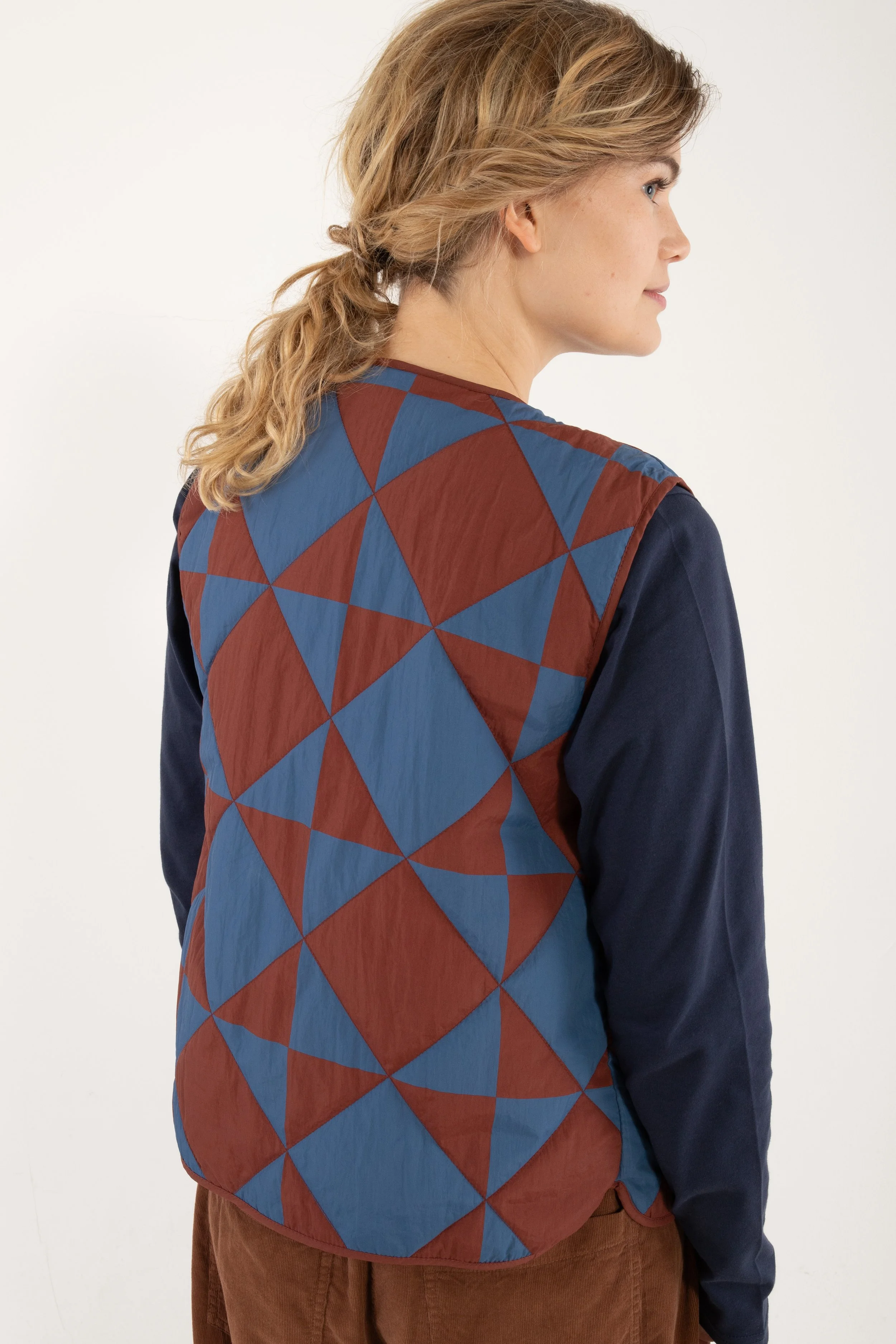 DANEFIELD_AOP_THERMO_VEST_DK_BRICK_WARM_BLUE_DIAMTERIC8.jpg