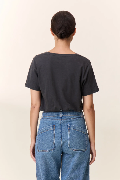 Leon & Harper - Tizia -Carbone - T-Shirt back.PNG