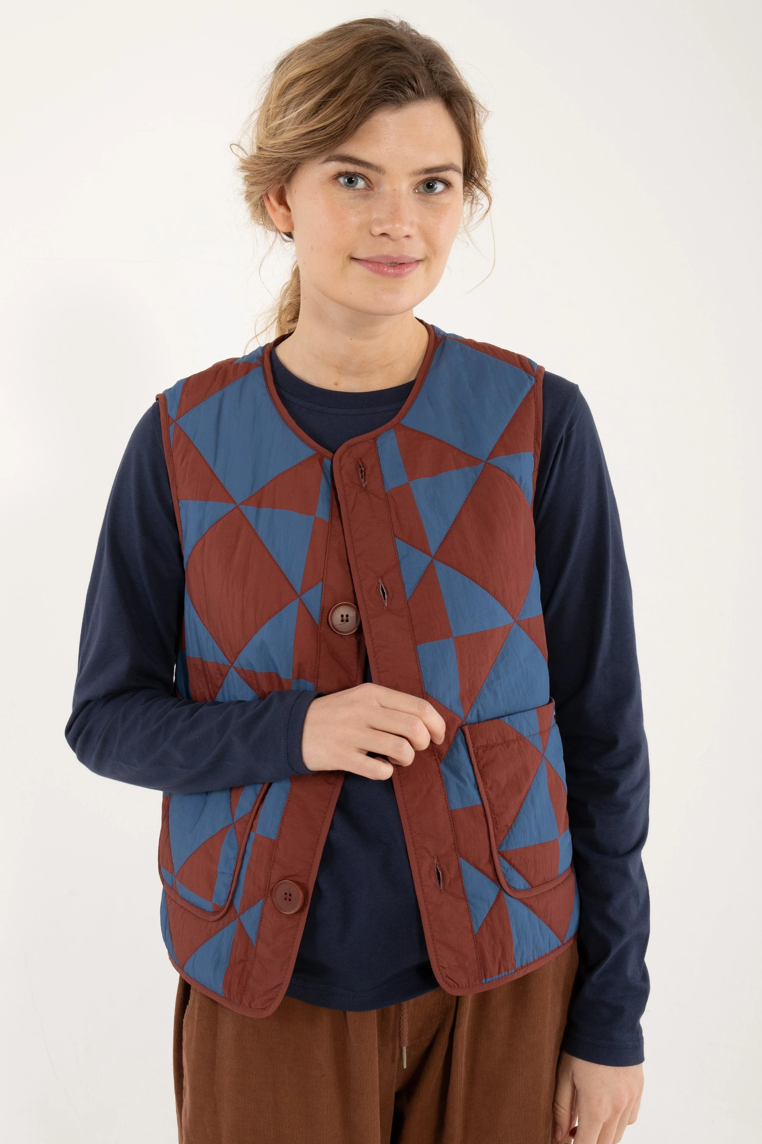DANEFIELD_AOP_THERMO_VEST_DK_BRICK_WARM_BLUE_DIAMTERIC7.jpg