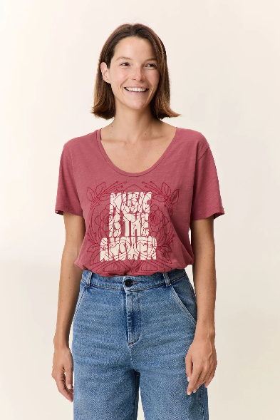 Leon & Harper - Tizia -Chili - T-Shirt-front.PNG