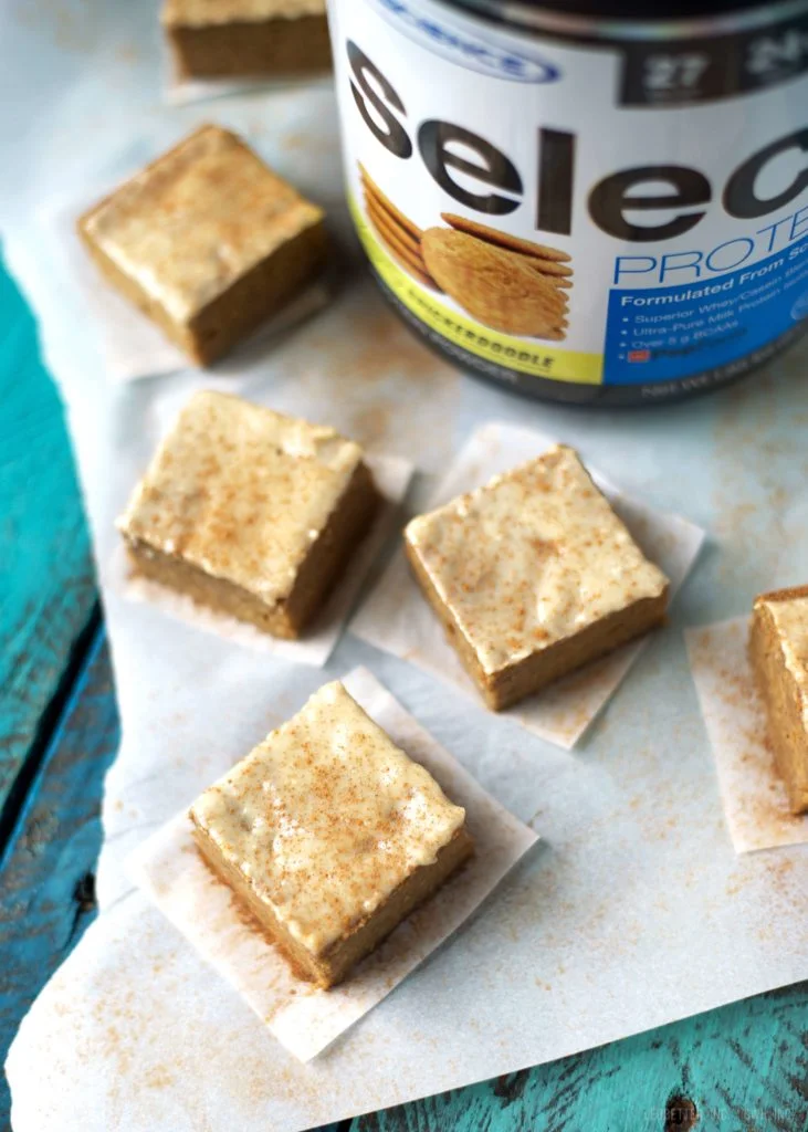 Iced Cinnamon Roll Blondies