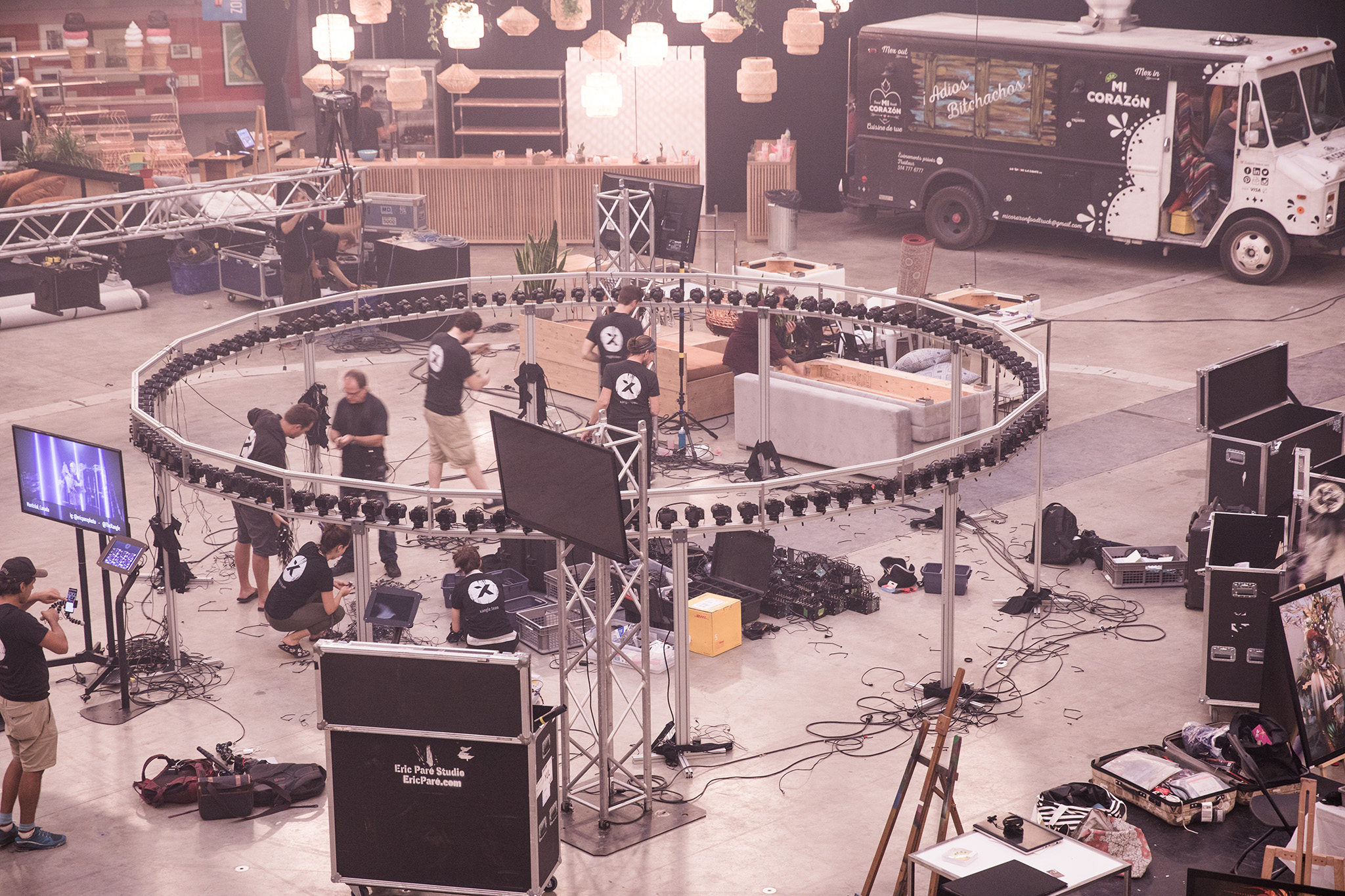 120 cameras bullet-time kit with my team at la Tohu, Montréal