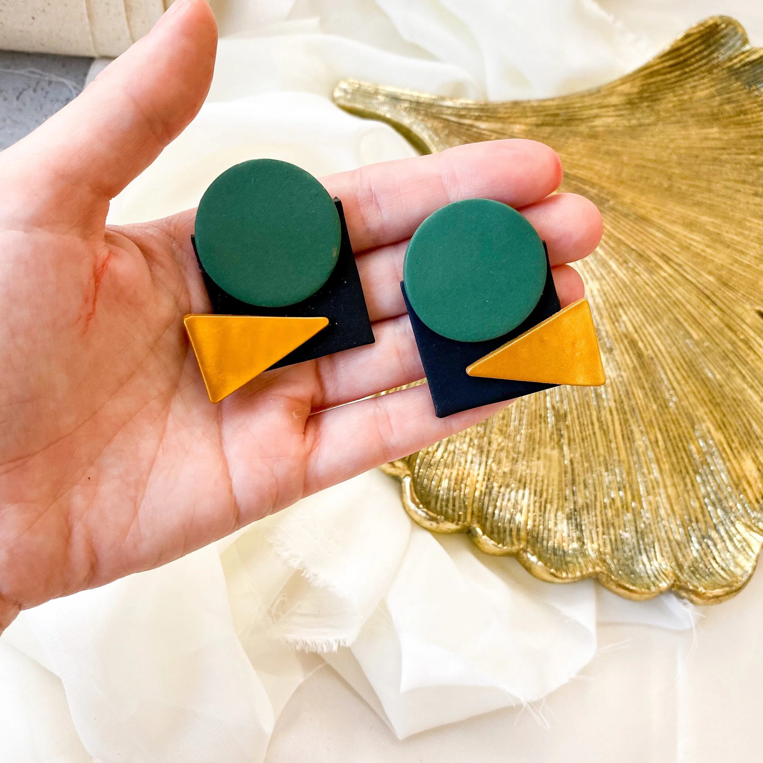 D8EED1C6-3CA3-4170-A3C9-770D4654BE9D