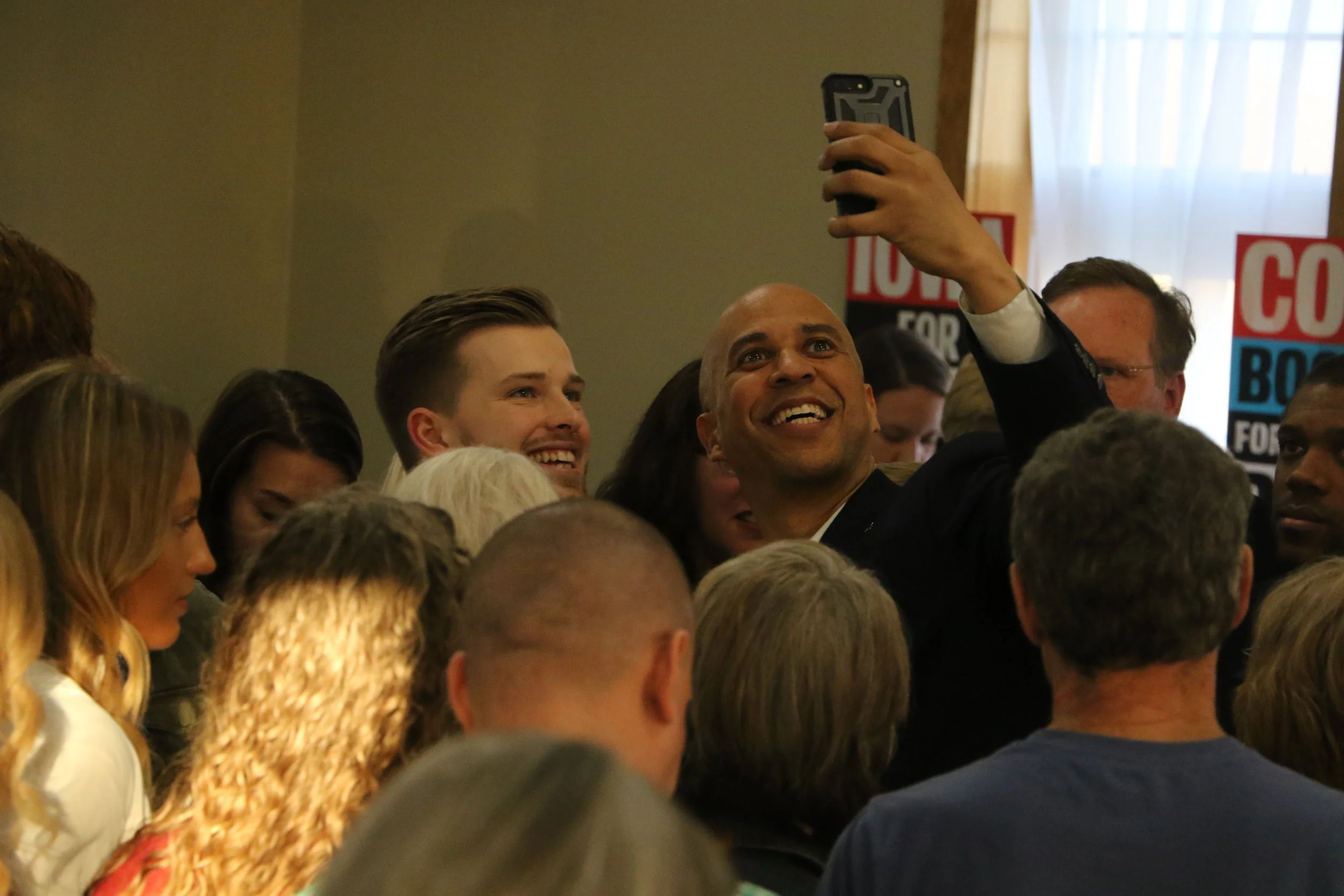 Man booed in Iowa for asking Cory Booker about Kavanaugh hearings