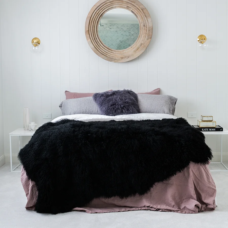 hides-of-excellence-black-mongolian-sheepskin-blanket-large.jpg