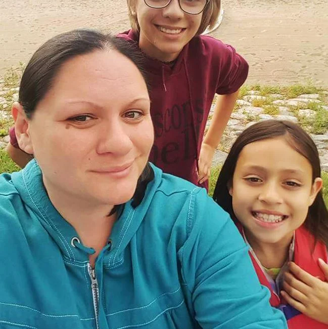 Photo of Sarah and her daughter.