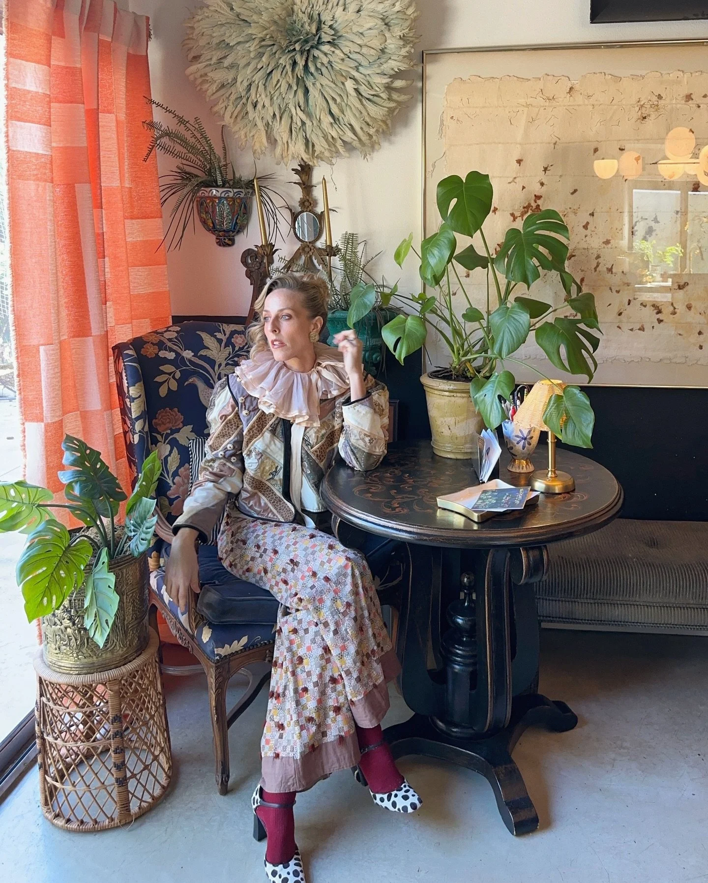 My outfit, my house&hellip; not sure where I end and the house begins✨