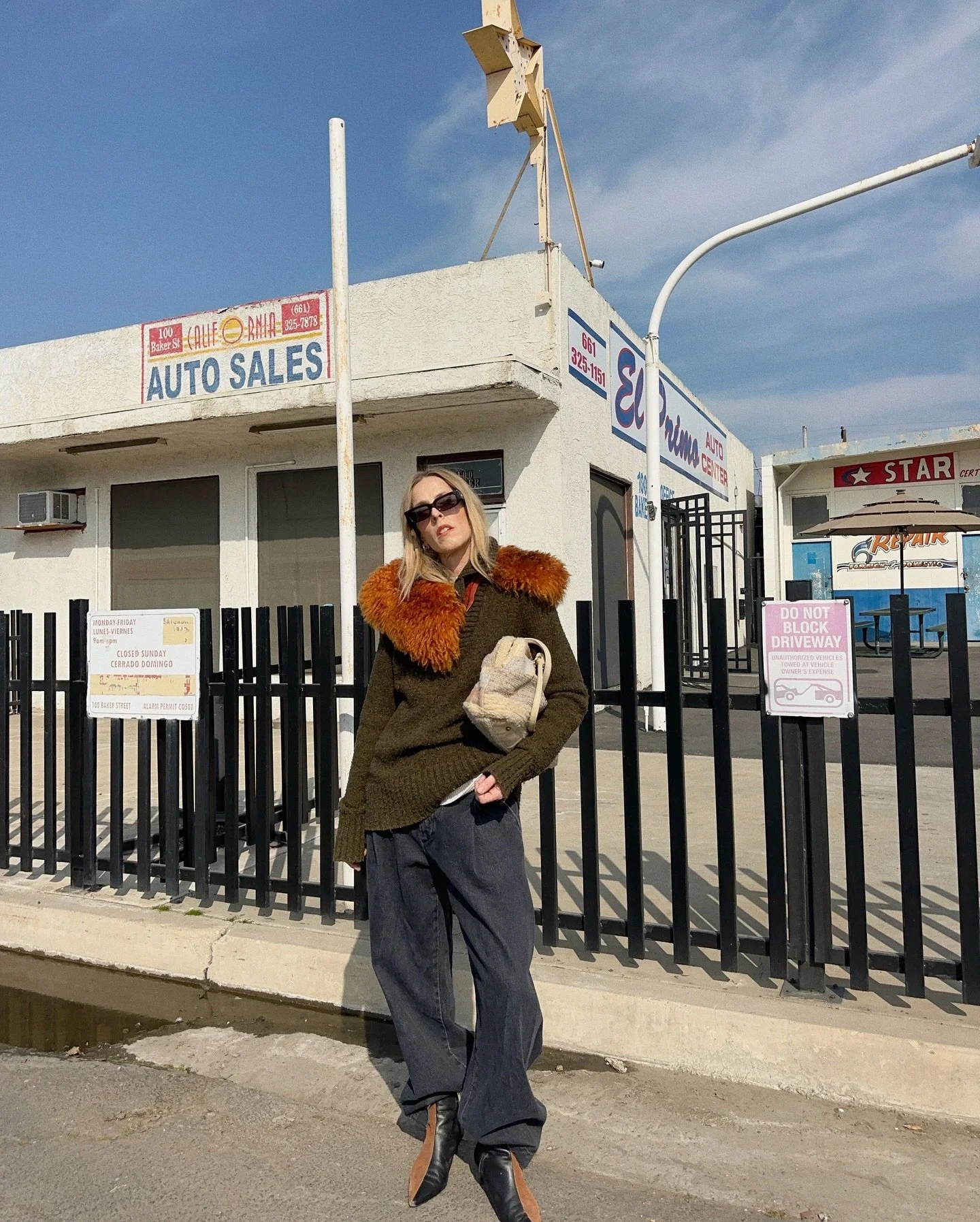 The most magical 24 hours spent digging for treasures in Bakersfield, CA ✨

1. Channeled a little Amelia Earhart energy in my road-trip dressing (inspired by @baumundpferdgarten )

2. Pit stop moment... all layered up!

3. First stop: &ldquo;In Your 