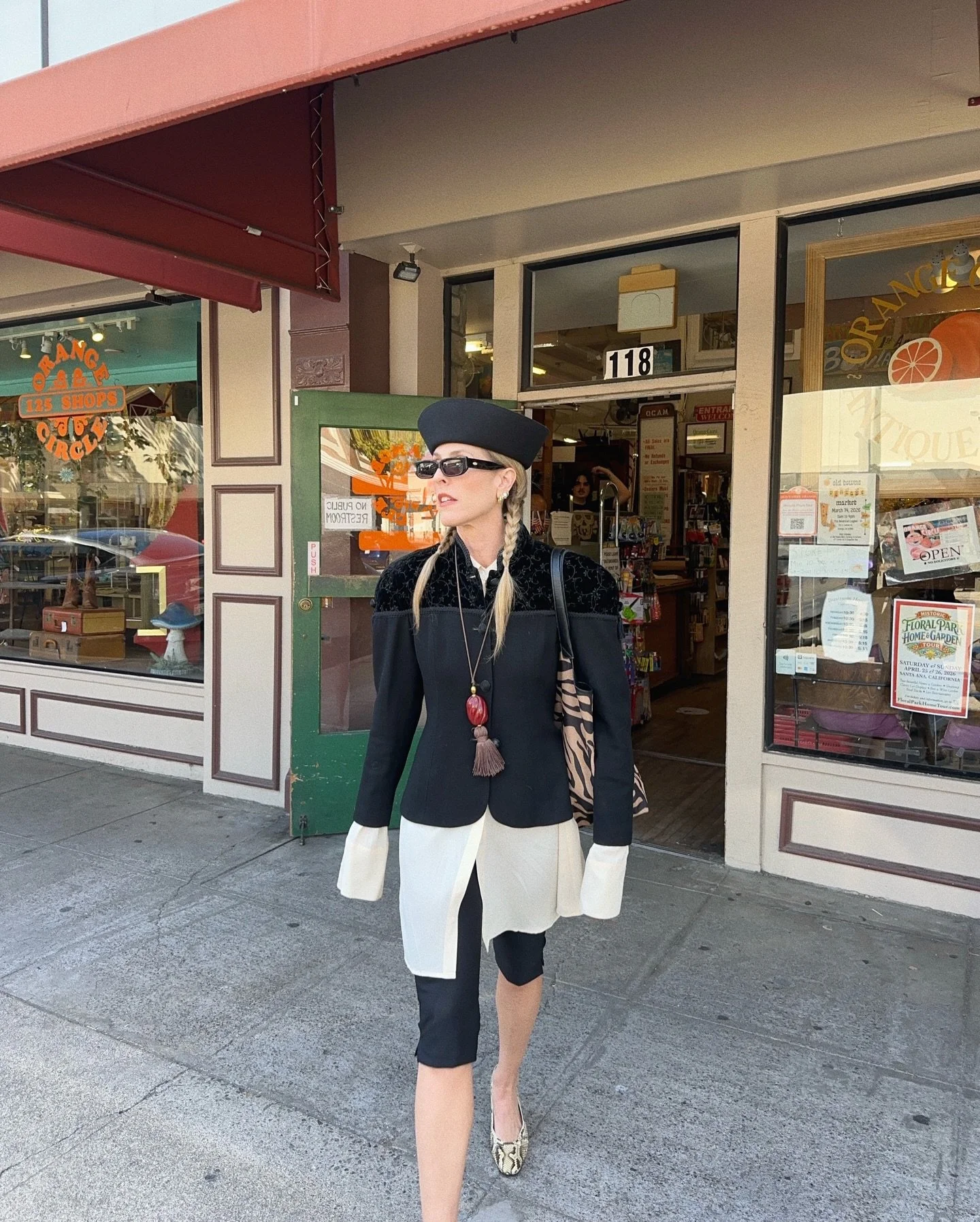 DRESSING UP for a day of filming at the antique mall&hellip; treasure hunting on another level, the dress up closet kind✨ 

1. channeling THE HEAD MISTRESS on an off duty day

2. dress up clothes on display

3. camera is ready to capture a delicious 