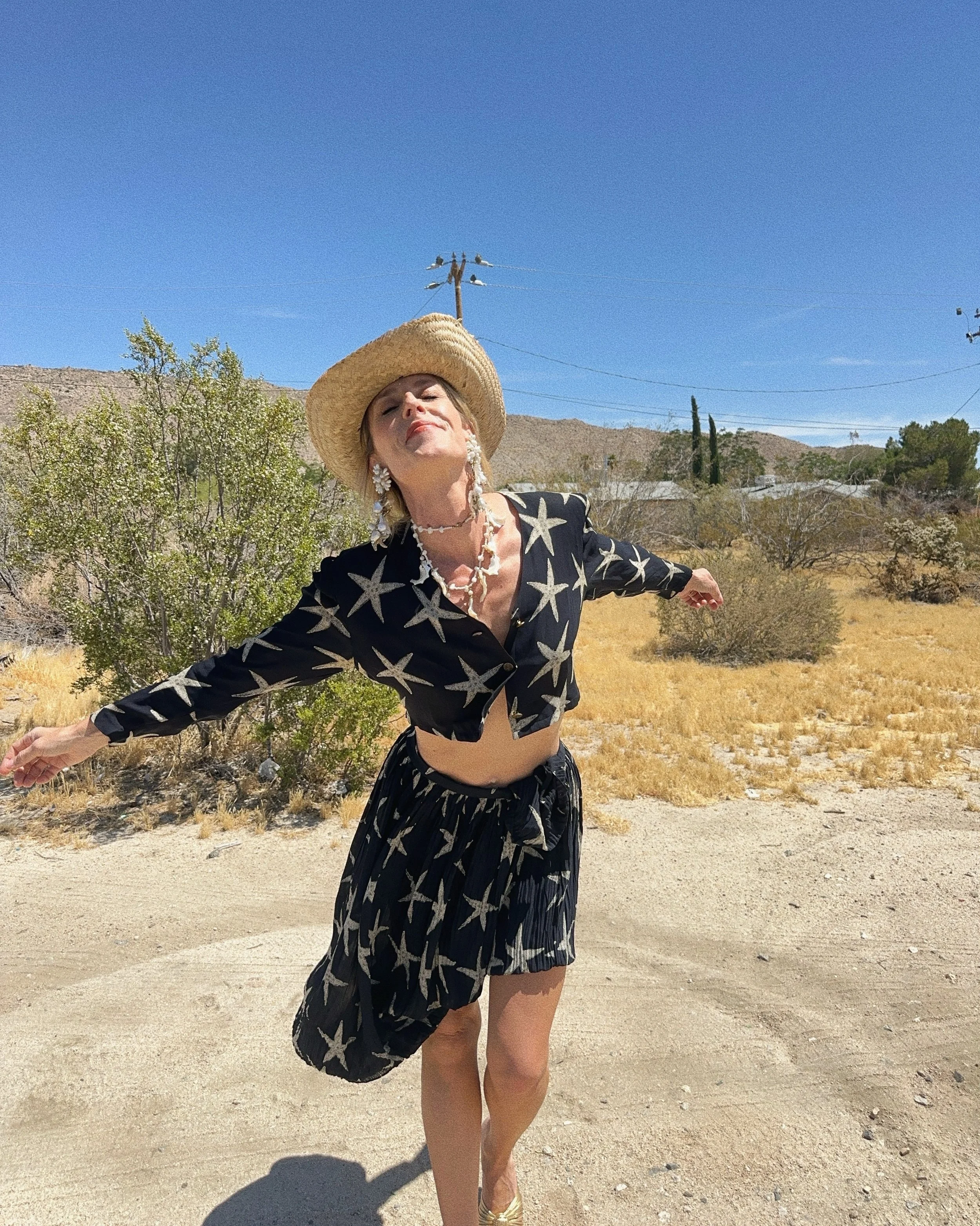 the SUMMER ROAD TRIP series in a DESERT DAYDREAM... letting the desert lead, the wind take over, and the dress up magic unfold.

Full episode coming Thursday. ✨