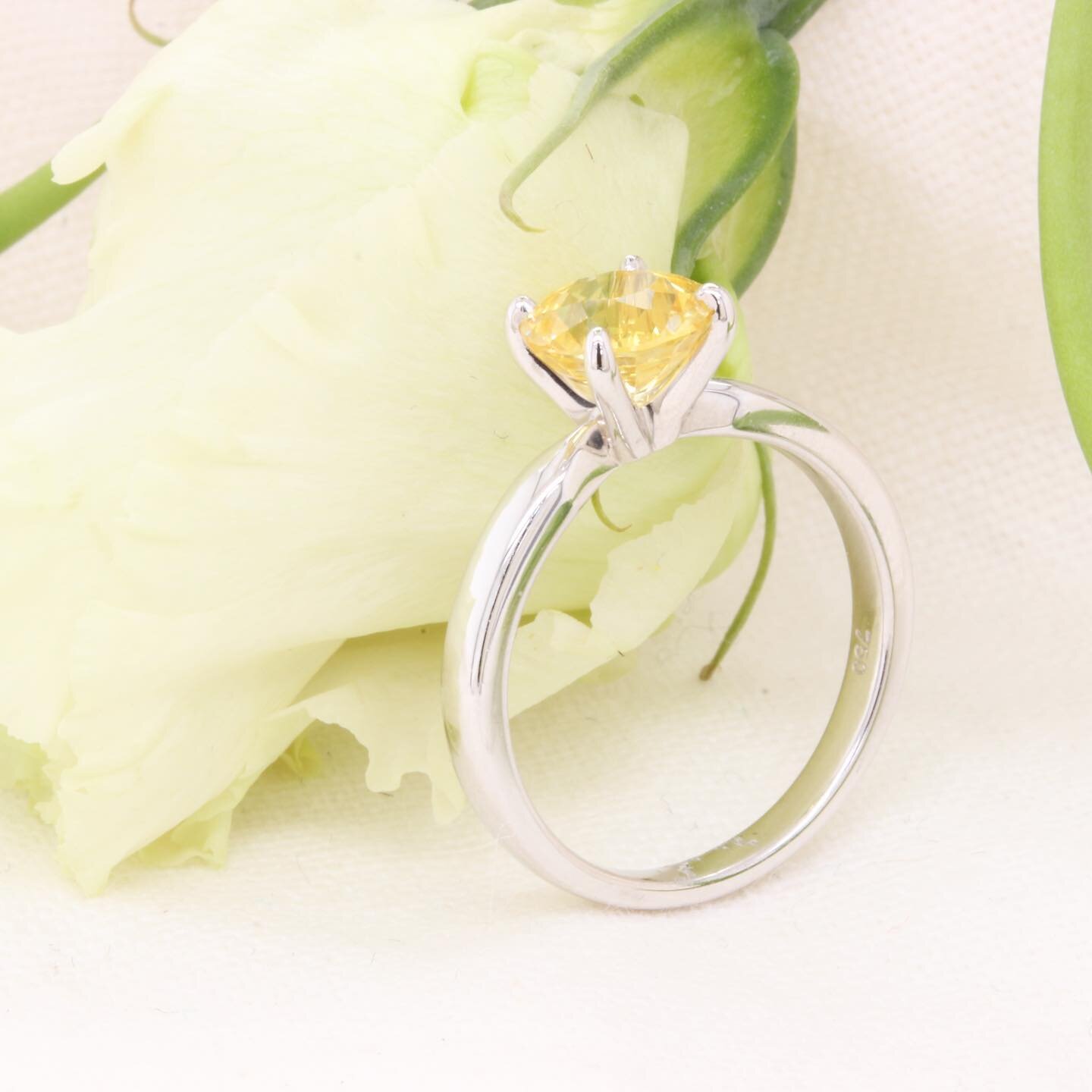 Spring is coming and this yellow sapphire ring is giving us plenty of sunshine feels 💛

#yellowsapphire #yellowsapphirering #engagementring #engagementrings #ring #ringsofinstagram #ringoftheday #spring #springvibes #springiscoming #beautiful #beautifulring #bridaljewellery #preciousring #sapphires #gemstones #gemstoneengagementring #gemstoneengagementrings #whitegold #whitegoldring #whitegoldengagementring #engaged #love #hattongarden #hattongardenjeweller #london #londonjewellery #ringinspo #ringinspiration