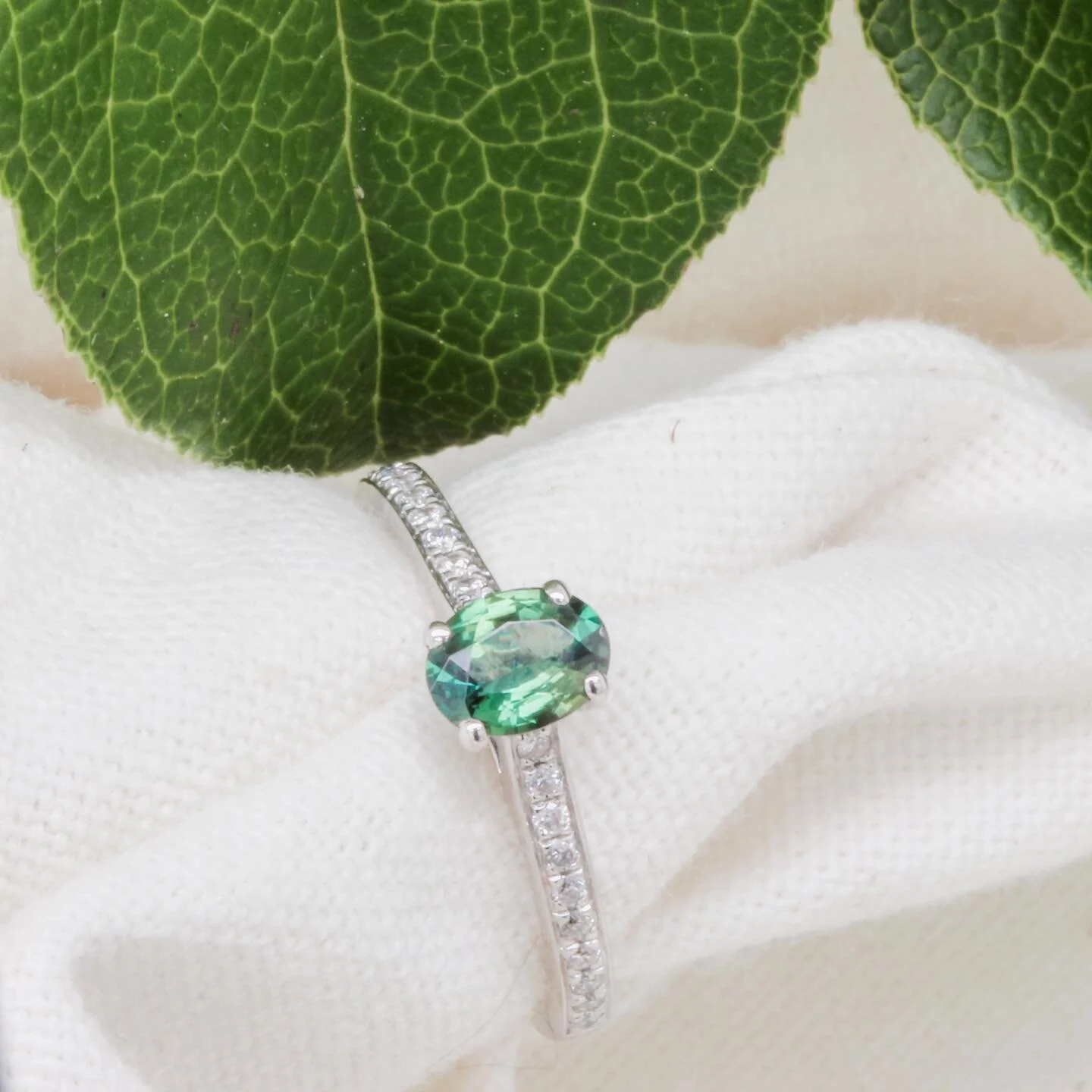 The never ending shades of sapphire 💚

A beautiful green sapphire set on a band of diamonds 💎 

#green #greensapphires #sapphires #sapphirering #sapphireengagementring #diamondpave #diamondband #diamonds #diamondring #engagement #engagementring #engagementrings #love #gemstones #gemstone #gemstonejewellery #hattongarden #hattongardenjeweller #bespoke #bespokejewellery #bridetobe