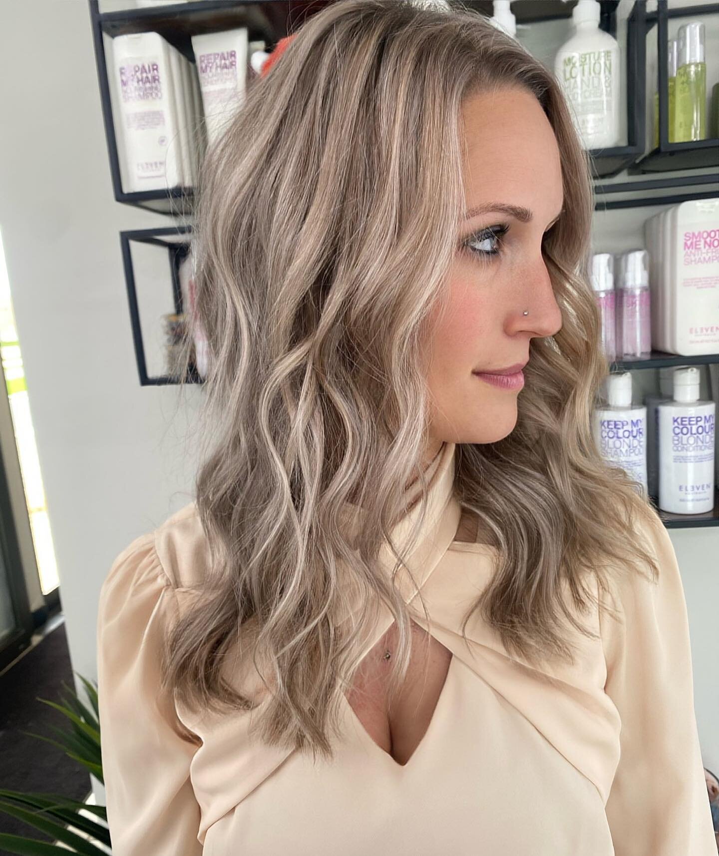 Stunning 🤩 -CARLY 
&bull;
&bull;

#youarecorebeauty #corebeautygr #corebeauty #grandrapidssalon #grsalon #grandrapidshair #grhair #grandrapidsstylist #grstylist #grandrapidshairstylist #grhairstylist #americansalon #behindthechair #behindthechairsty