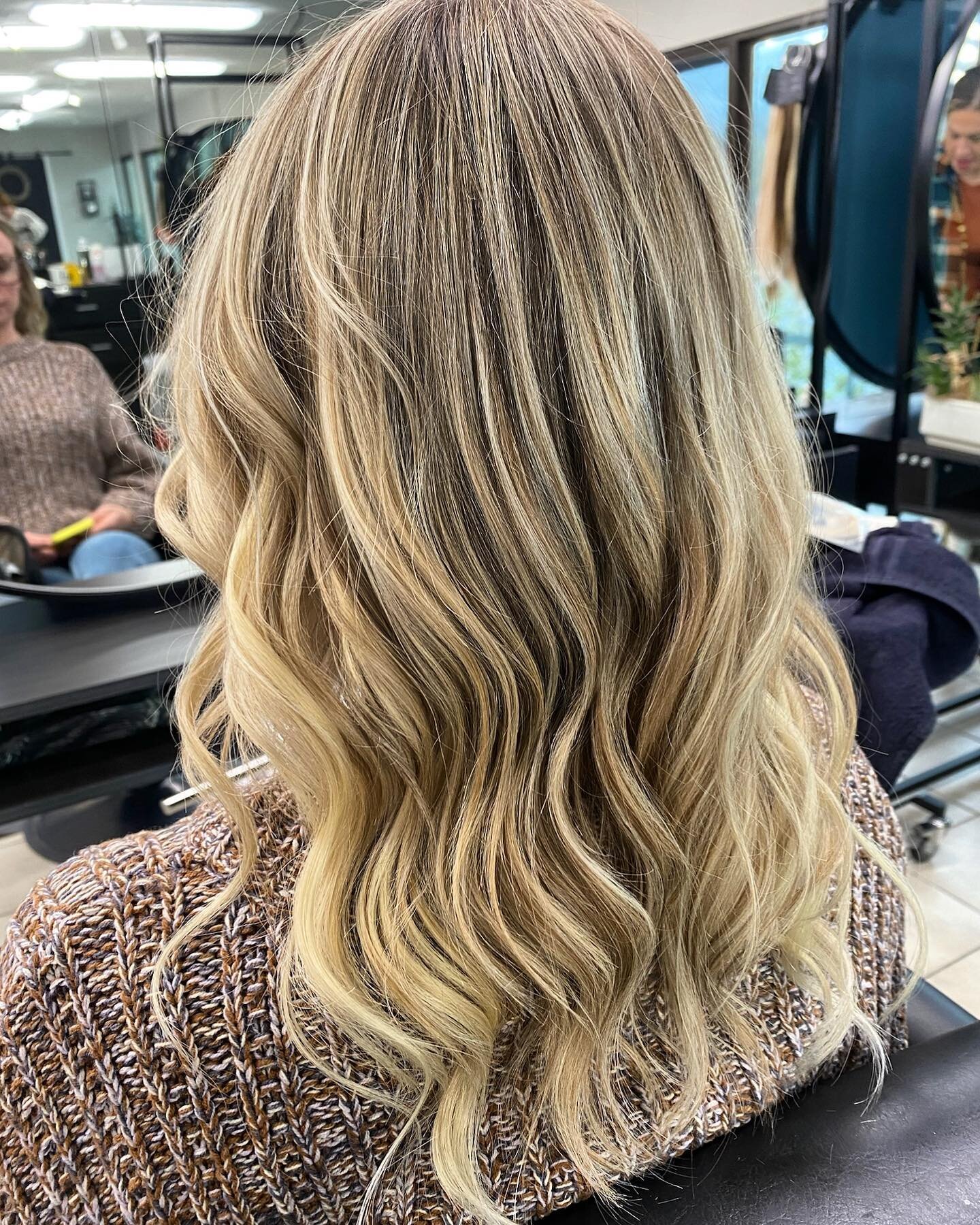 Honey 🍯 -CARLY 
&bull;
&bull;

#youarecorebeauty #corebeautygr #corebeauty #grandrapidssalon #grsalon #grandrapidshair #grhair #grandrapidsstylist #grstylist #grandrapidshairstylist #grhairstylist #americansalon #behindthechair #behindthechairstylis