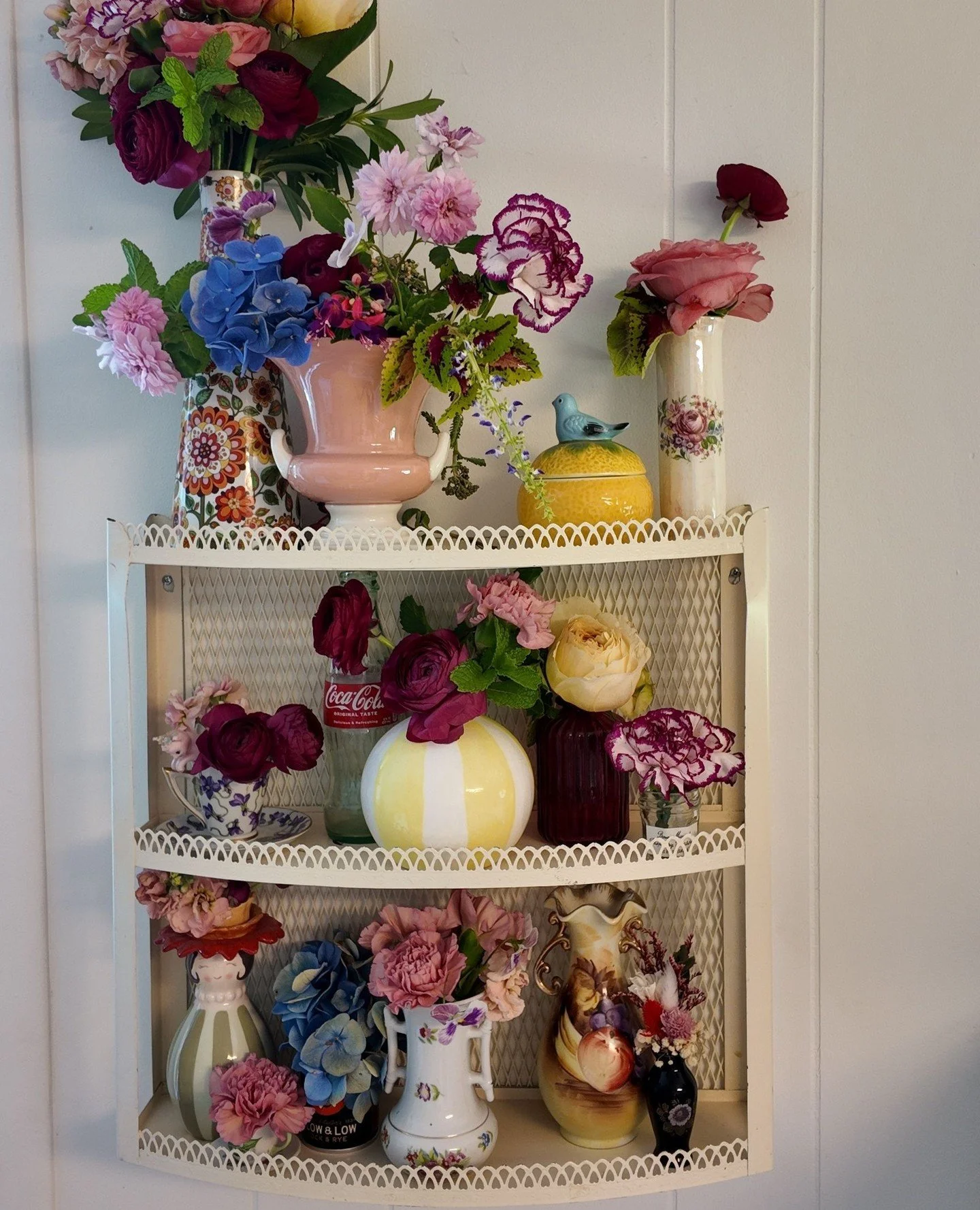 New season, new shelf moment 🌸✨ I love refreshing my space with flowers, color, and a little personality in every corner. Proof that tiny moments can bring such big joy ☺️ swipe to see the details come to life!⁠
⁠
#brightblooms #neworleans #nola #ne