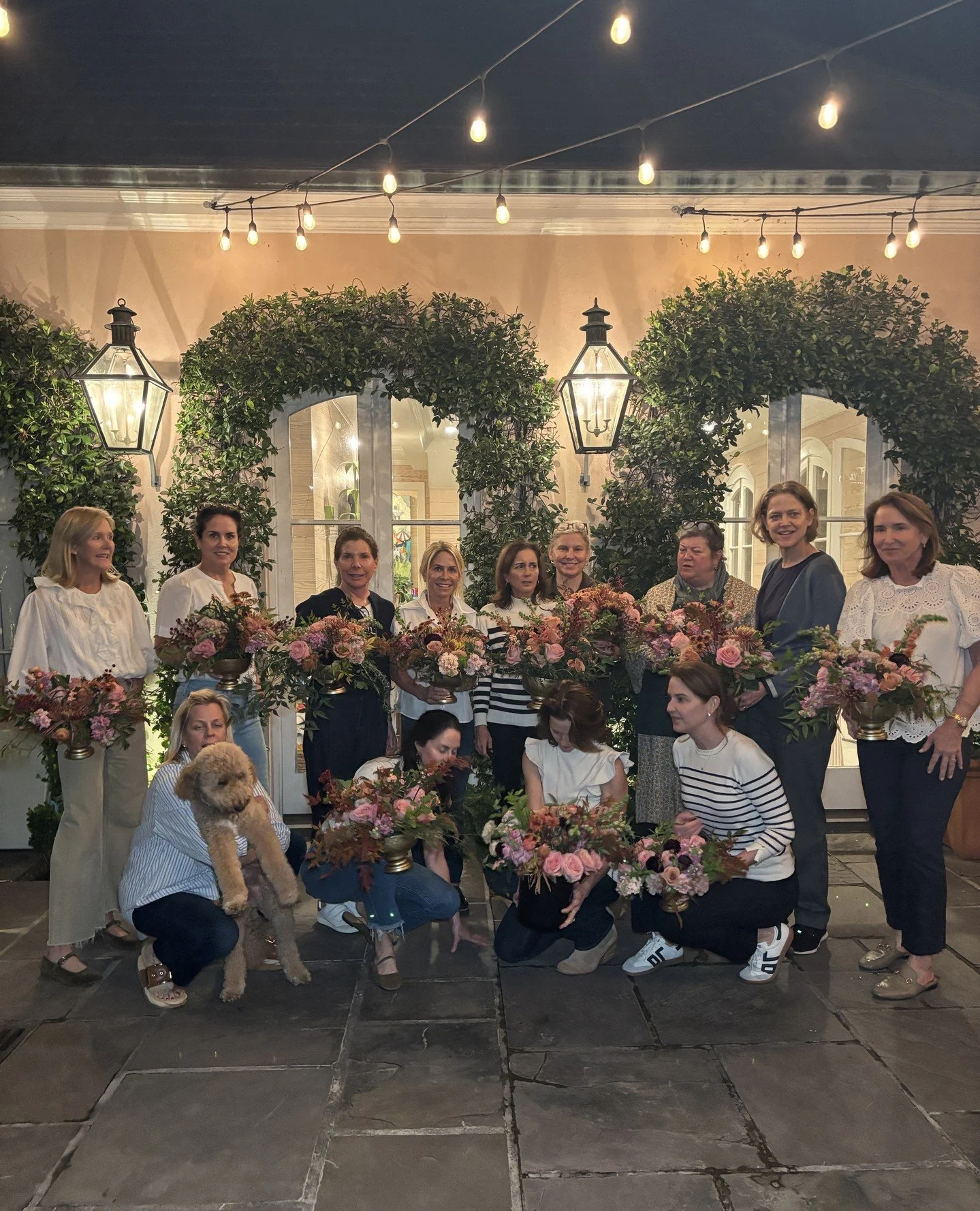 No greater joy than getting to share my love of flowers with others! 💐 Learn a little something, make some memories, and play with gorgeous flowers at your own private floral arrangement workshop 🤩. Get in touch and let's set your date today! ⁠
⁠
#