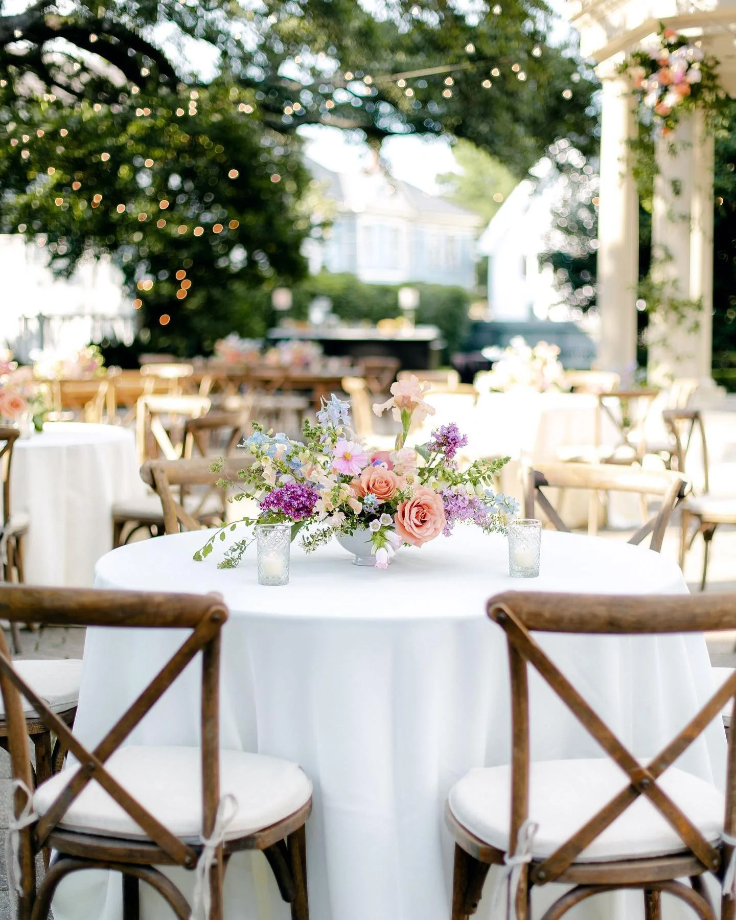 This is your reminder that flowers make the party. Just look at these adorable table blooms! 😍⁠
⁠
Venue: @ElmsMansion⁠
Photographer: @mdphtgraphy⁠
⁠
bright blooms, new orleans florist, new orleans events, corporate florals, luxury events, florist wo