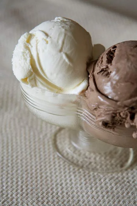ice_cream_v_vanilla_choc_dish.jpg