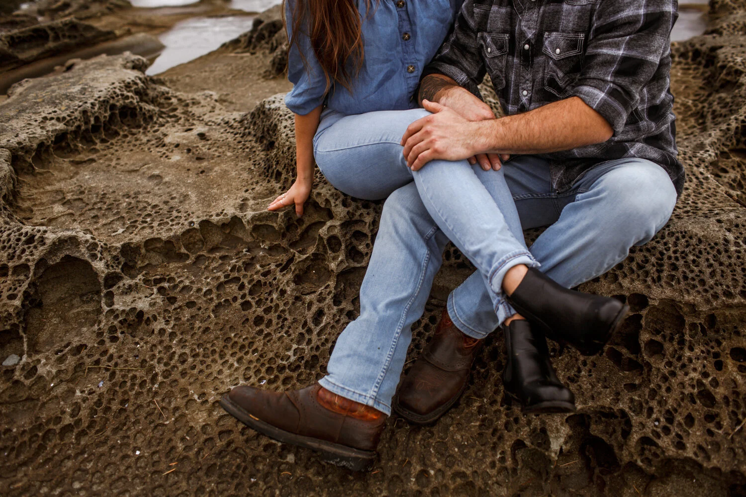 sandstone_beach_couple_photos.jpg