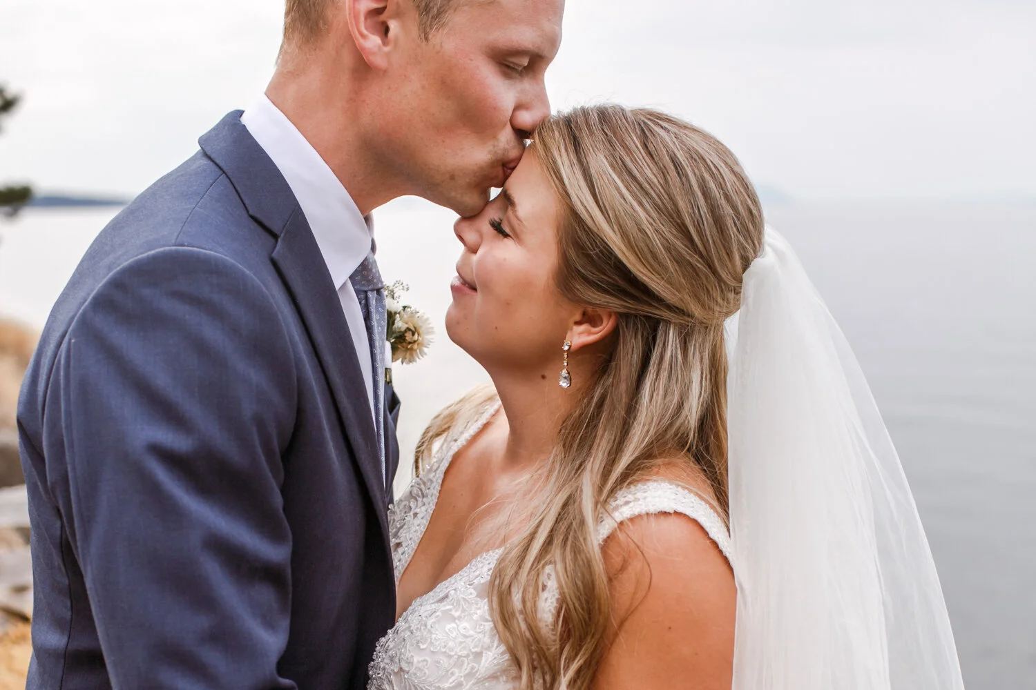 gabriola-island-dragons-lodge-wedding-9.jpg