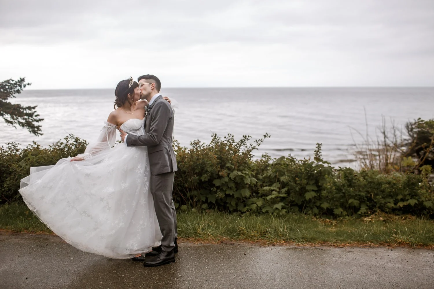 gabriola-gulf-island-surf-lodge-wedding.jpg