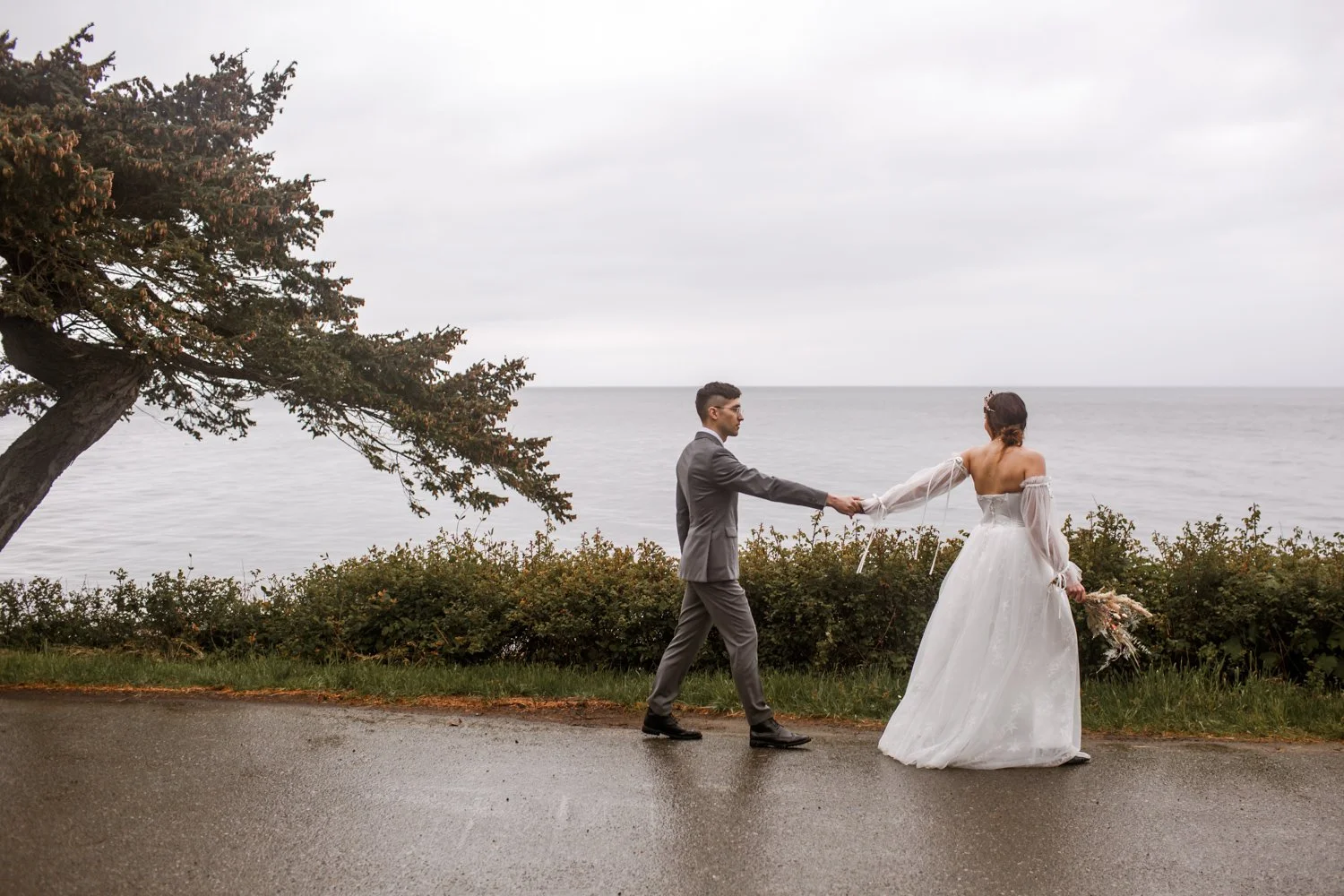 gabriola-island-surf-lodge-wedding.jpg
