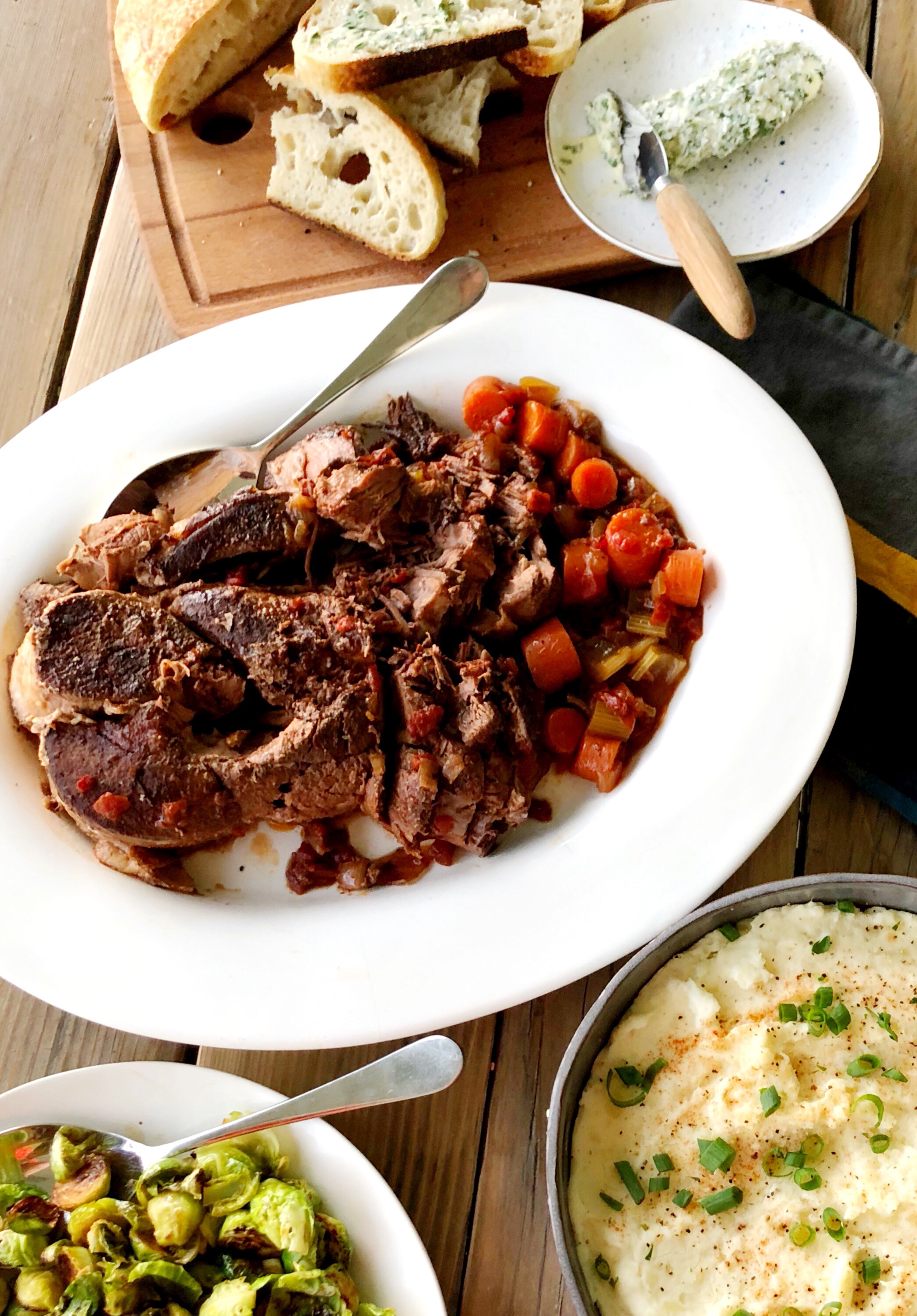 Pot Roast with Tomatoes, Wine and Herbs de Provence