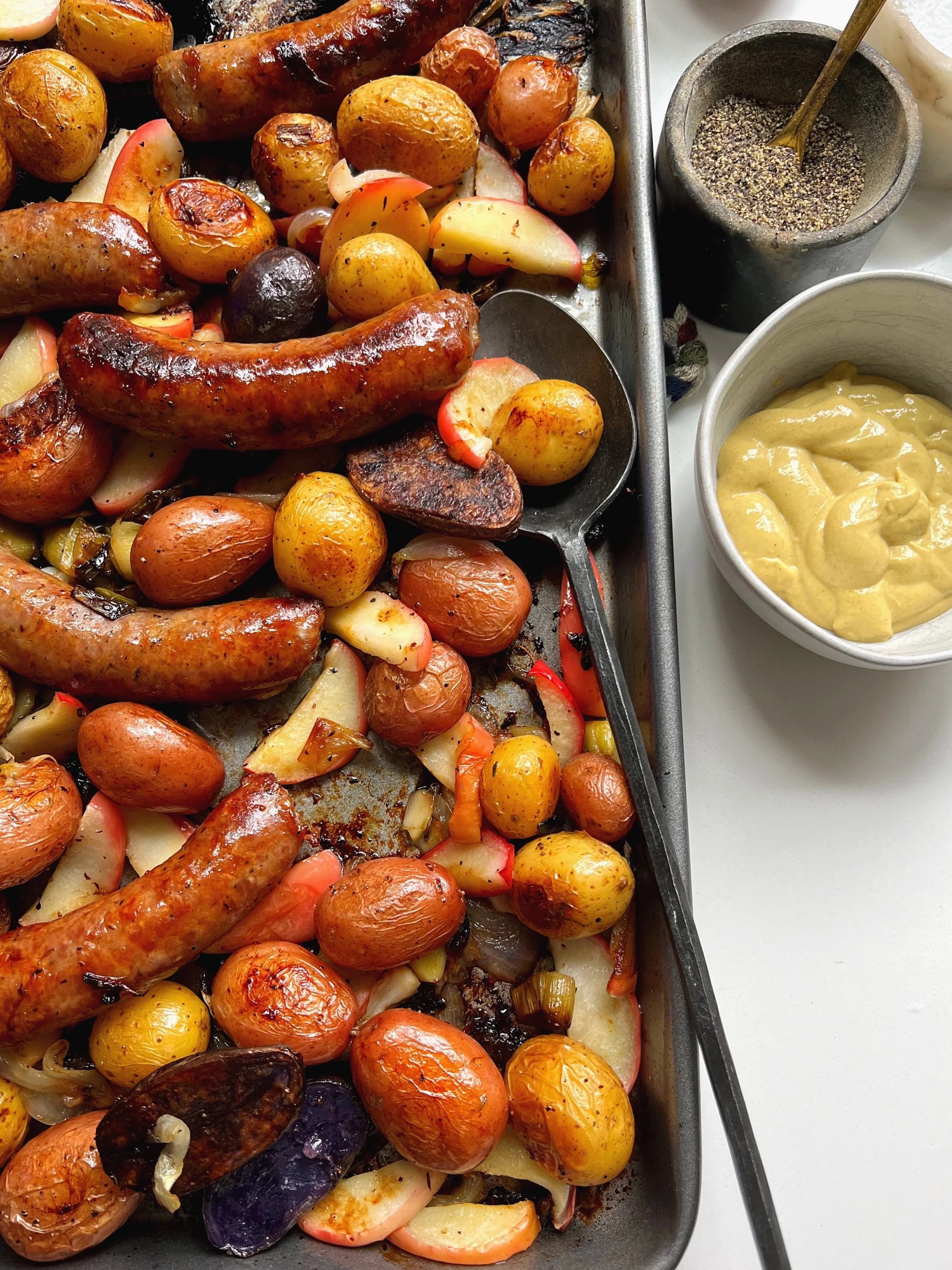 Baked Sausages with Leeks, Potatoes and Apples