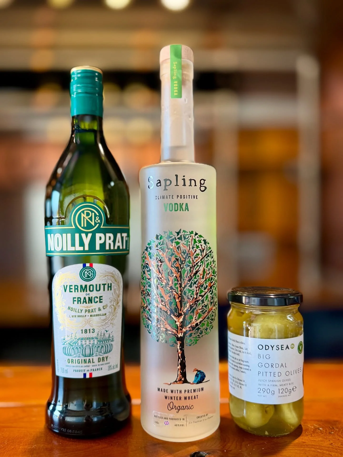 DIRTY MARTINI 🍸

Whether your preference is a gin or vodka martini Sapling is the one ☝️ @saplingspirits 

#martini #dirtymartini #vodka #gin #shakennotstirred #stirrednotshaken #cocktails #barhire #cocktailhour #mixology #mobilecocktails #mobilecoc