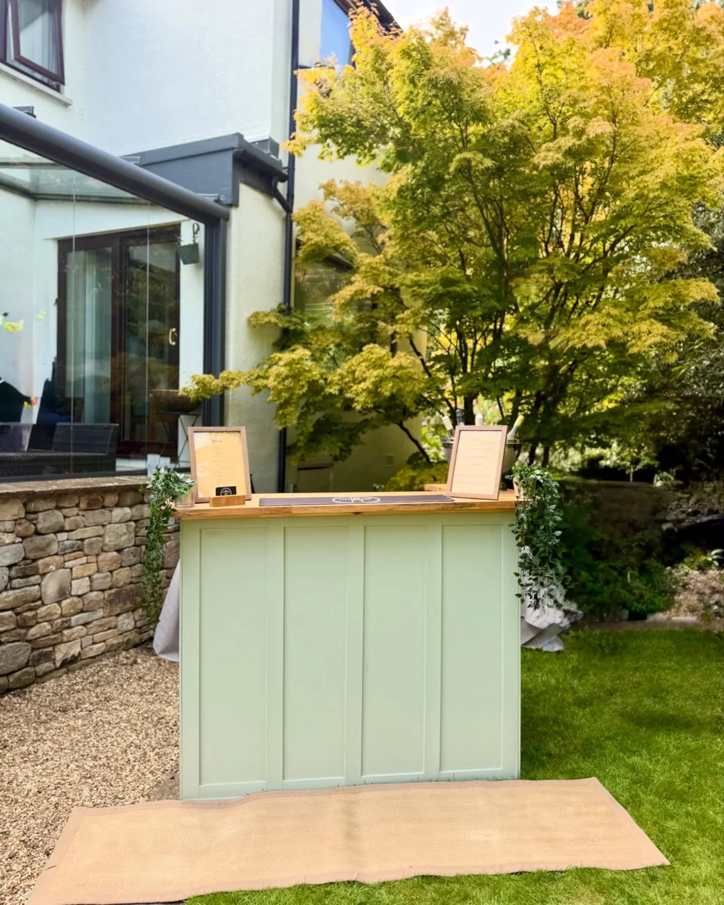 Your perfect bar for your garden party 💚

#mobilebarhire #cumbrialife #lakedistrictlife #gardenparty #birthdaybar #birthdaycocktails #birthday #prosecco #cocktails #craftbeer #wine #events #barhire #mobilebar #mobilebartender