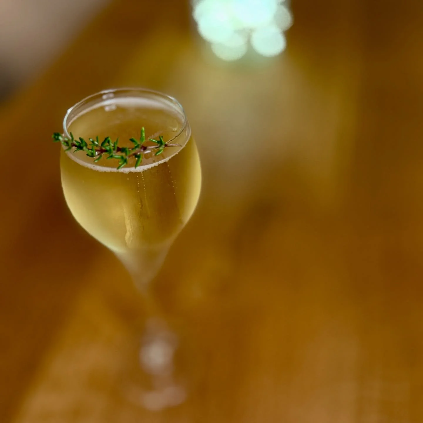 Fancy an easy Christmas cocktail to impress your guests - this delicious take on a Bellini will get you into the festive spirit 🥂

This is our recipe but adjust to your liking:
&bull;175ml Prosecco or Champagne 
&bull;25ml Apricot Brandy (we use Gif