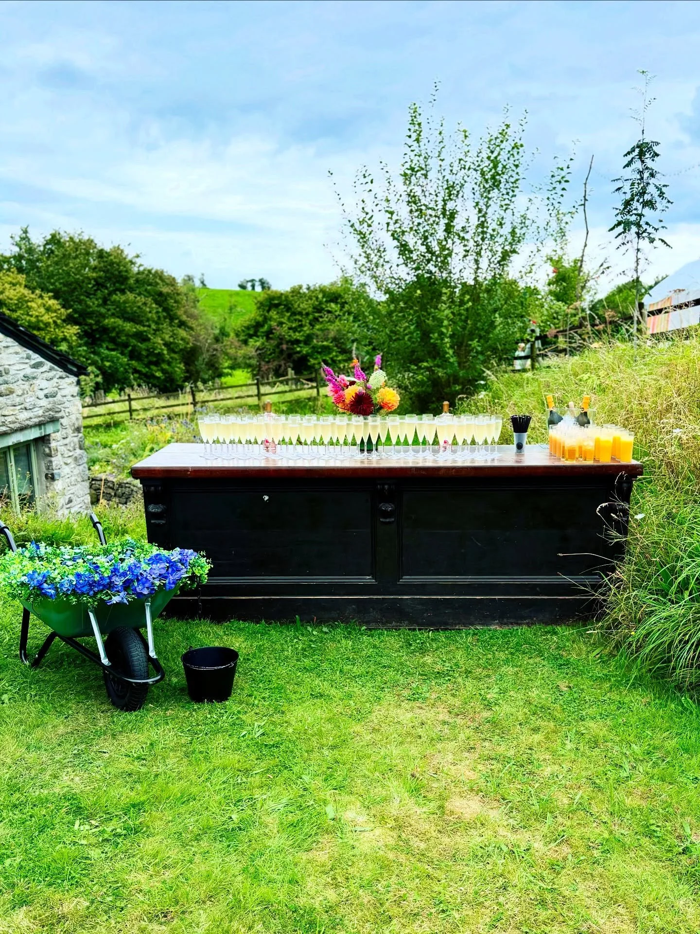 RECEPTION DRINKS 🍻🥂

Wheelbarrow beers, sparkling bubbles &amp; juicy fruit juices - one of the many combinations you can choose, the choice is yours 🤩

#weddinginspiration #weddinginspo #mobilebarhire #barhire #mobilebar #wedding #cumbriawedding 