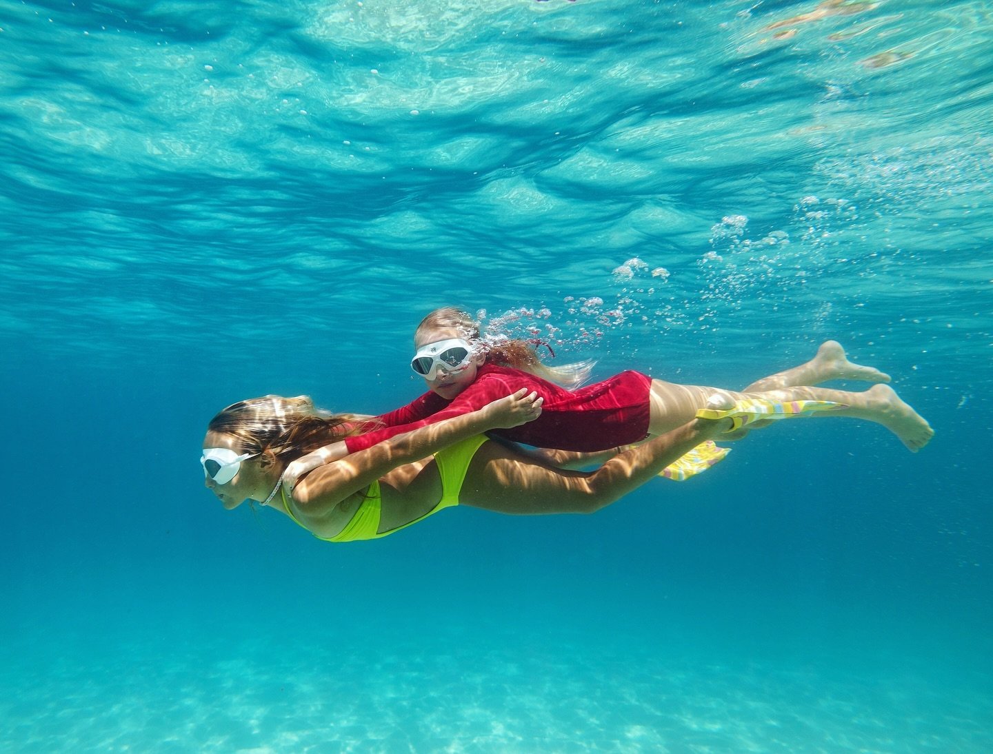 The girls working on their breath hold.

📷 Jeff Hornbaker @jeffthirdeye

🥽 The MYSTIC goggles in white

#swimmer #swim #breathhold #openocean #swimgoggles #summervibes #underwaterphotography #girls #swimming #freediving #thirdeye #thirdeyegoggles #