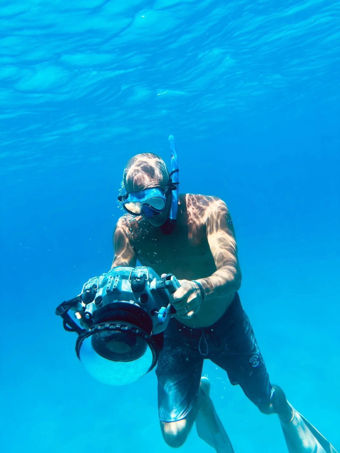 Dave Homcy at work.

📷 Virginie Miramon @planetvie

🤿 the MAKAI in blue camo @thirdeyeworldexperience 

#divemask #underwaterphotography #photographer #freediver #freediving #aquaticsports #thirdeyegear #thirdeyeworld #thirdeyeworldexperience