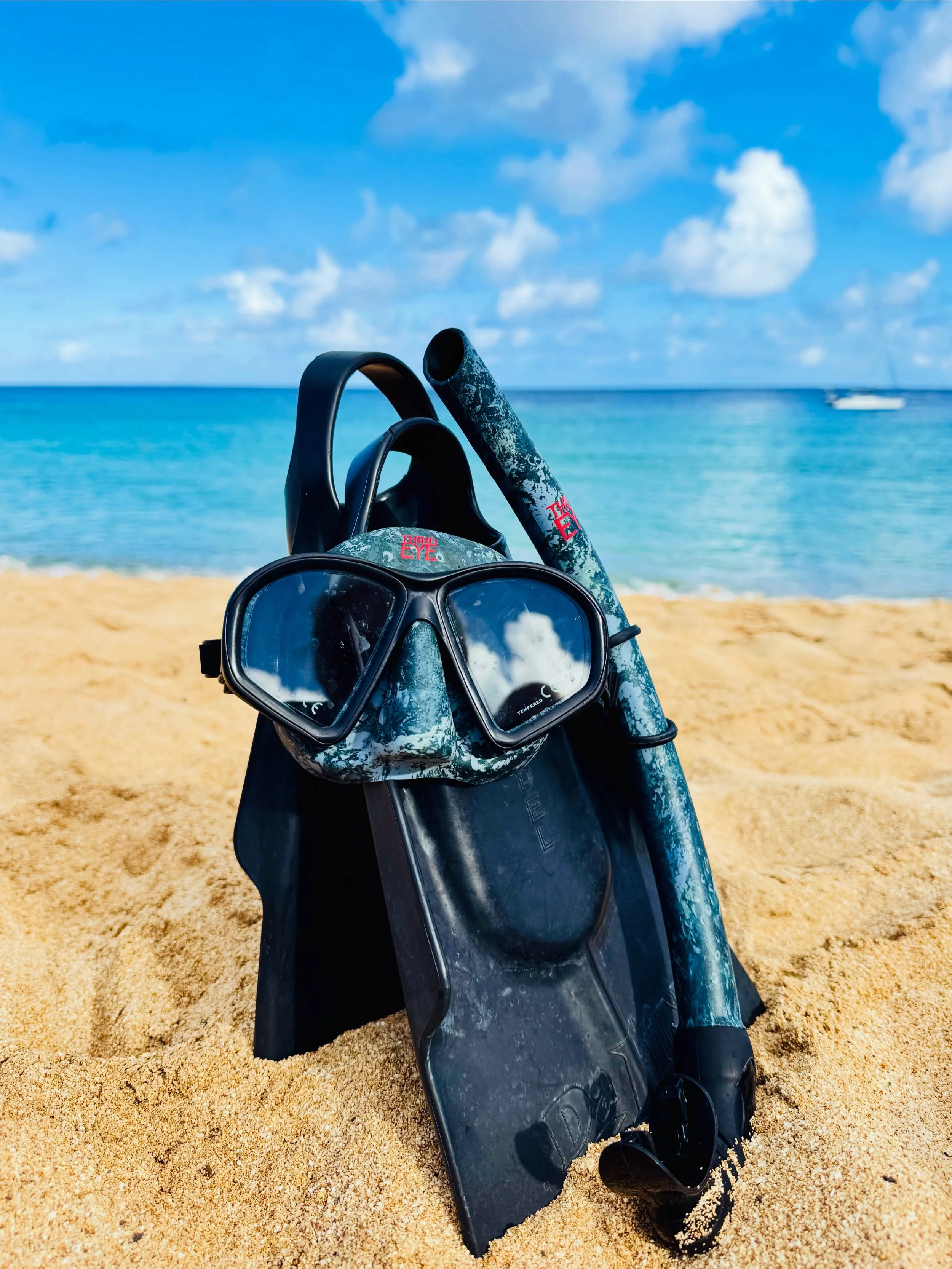 Looking forward to many magical summer swims!

🤿 the LUANA in grey camo 

#swim #dive #summer #watersports #thirdeyegear