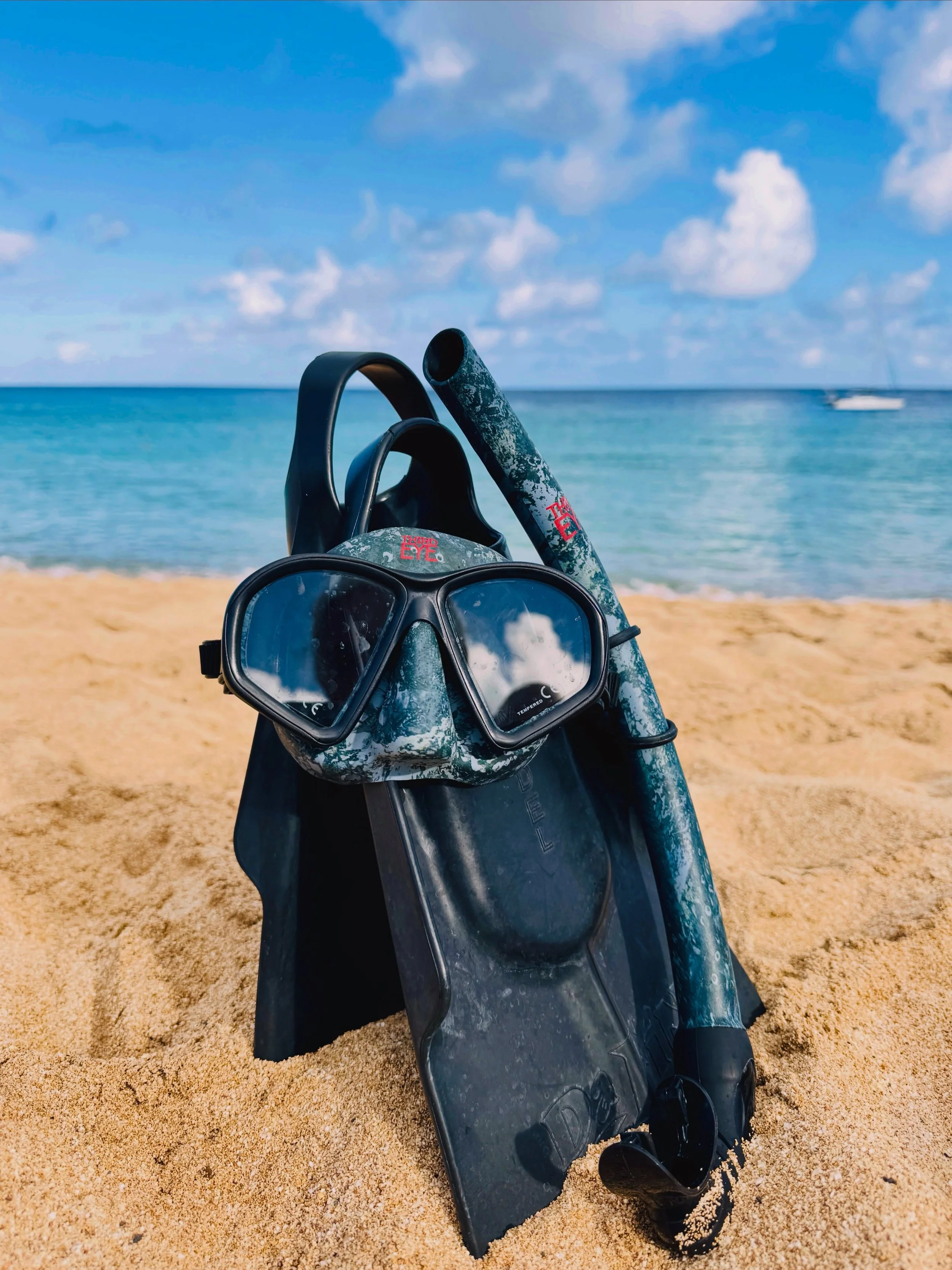 The LUANA, the dive mask everyone loves. Super comfortable fit, no leaks, available in 3 colors.

Join THIRD EYE family and get 10% off your first order at thirdeyeworld.com or go to the link in profile.

#divemask #thirdeyegear #divegear #diving #fr