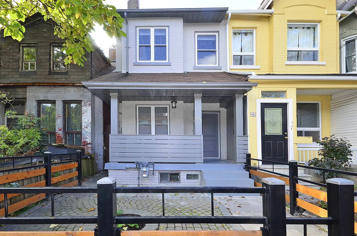 64 Montrose