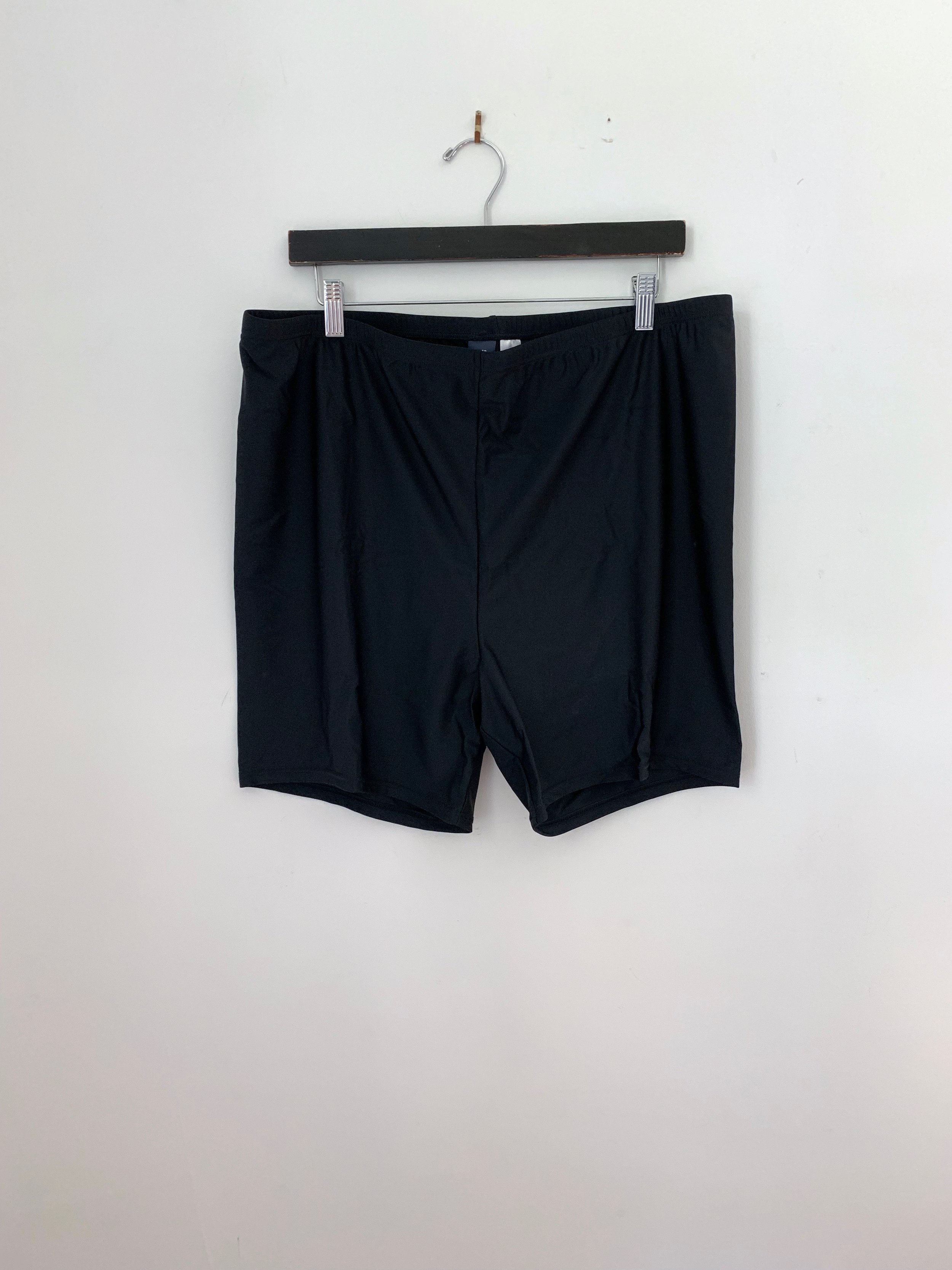 What Do Minimalists Wear To Go Swimming?