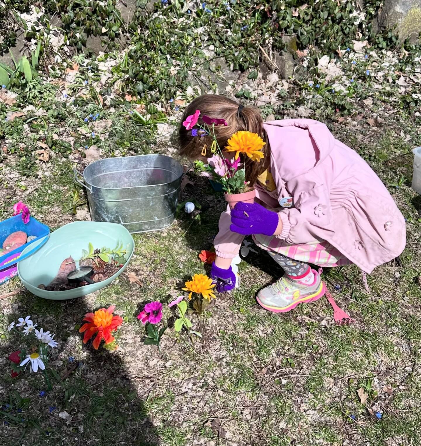 🌸🌷🌼🪻Such a beautiful day to kick off our Saturday Spring Together in the Park class! The kids planted seeds to take home and grew a magical garden!  Lots of scooping dirt and sprinkling water. It&rsquo;s not too late to join us! Our Wednesday and